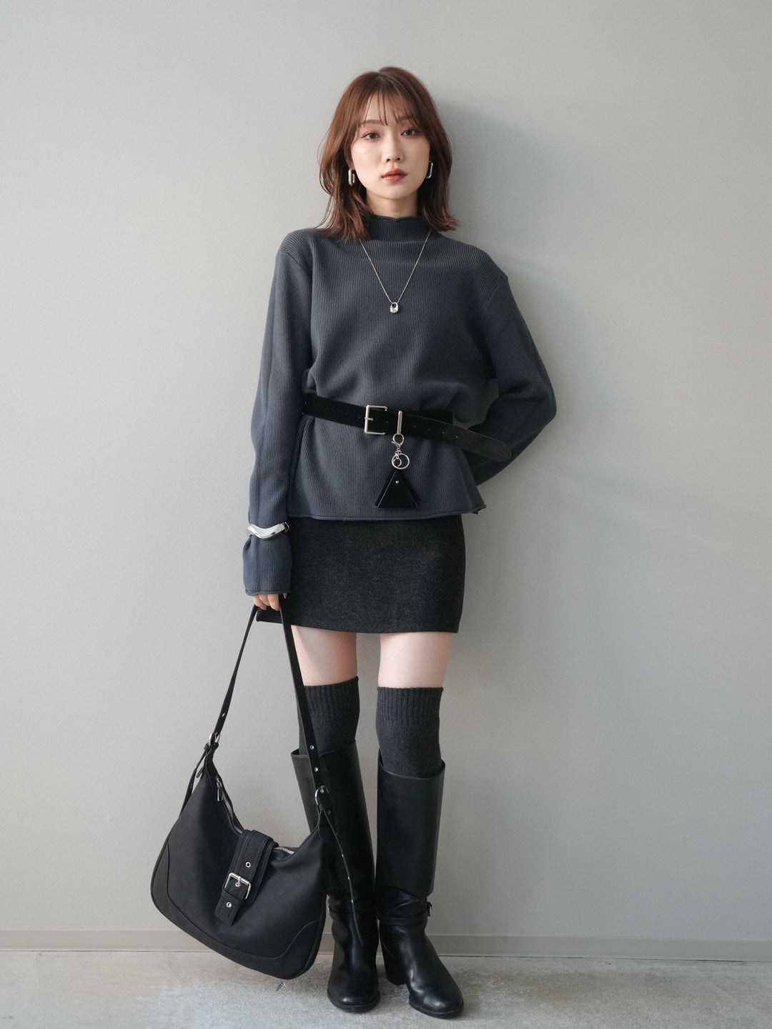 [予約]ボトルネック裾カールリブニットトップス/charcoal