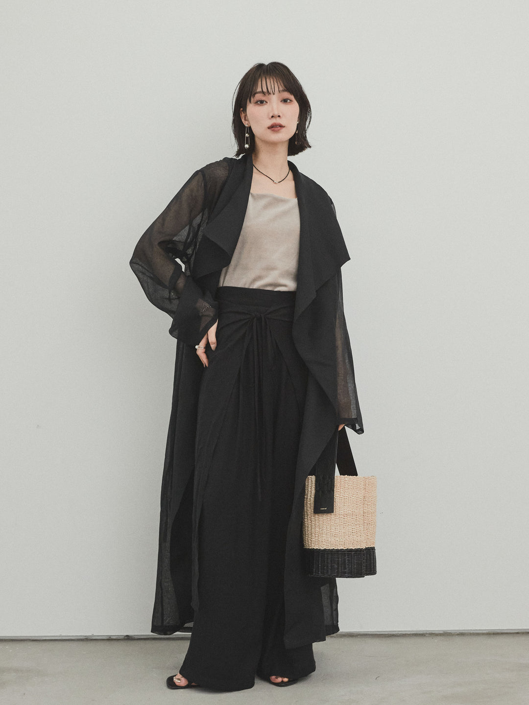 [SET] 方形天鵝絨背心 + 水洗緞層疊裙褲 + 透視長外套 (3 件套)