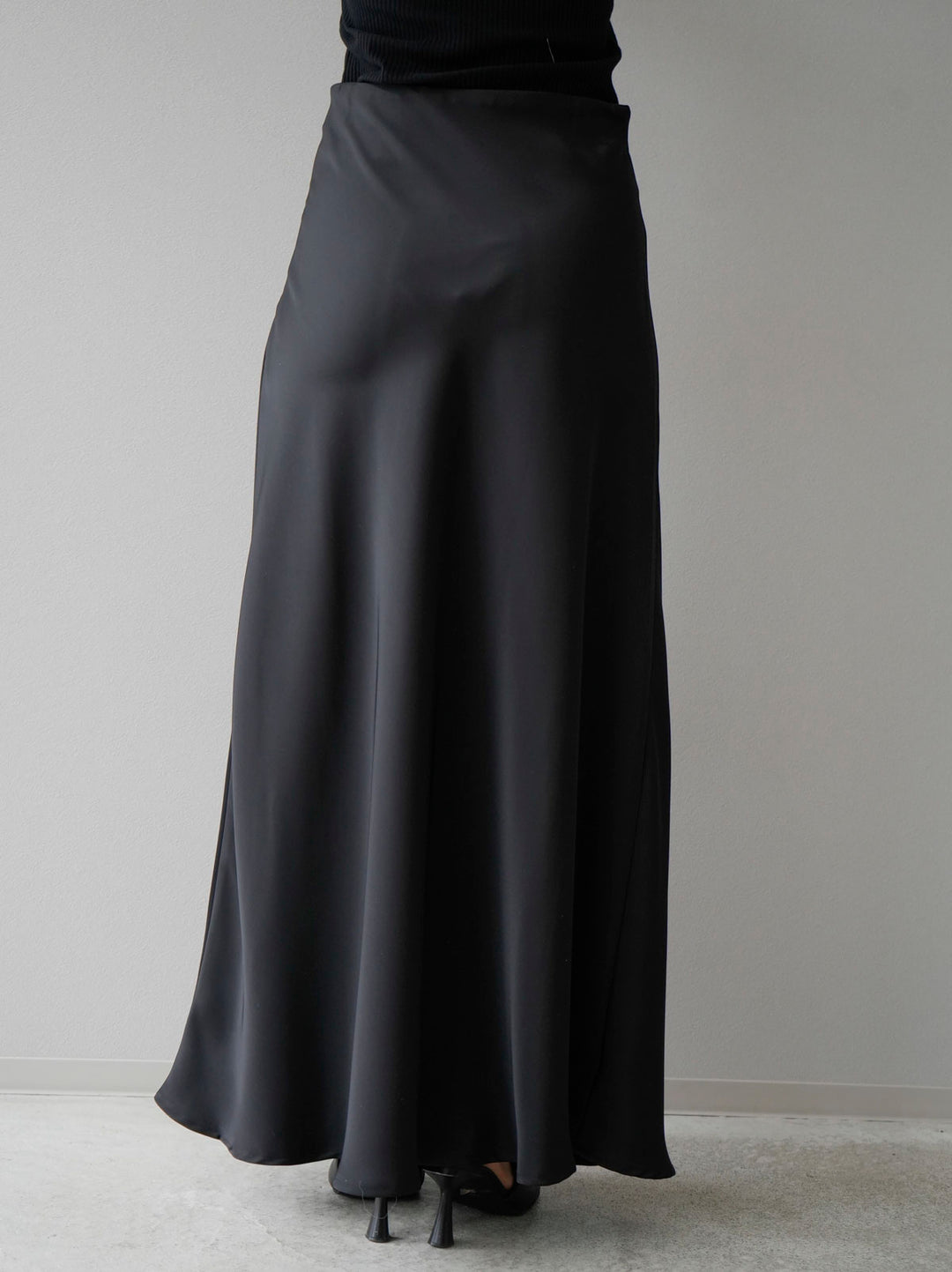 【預訂】緞面窄裙/黑色