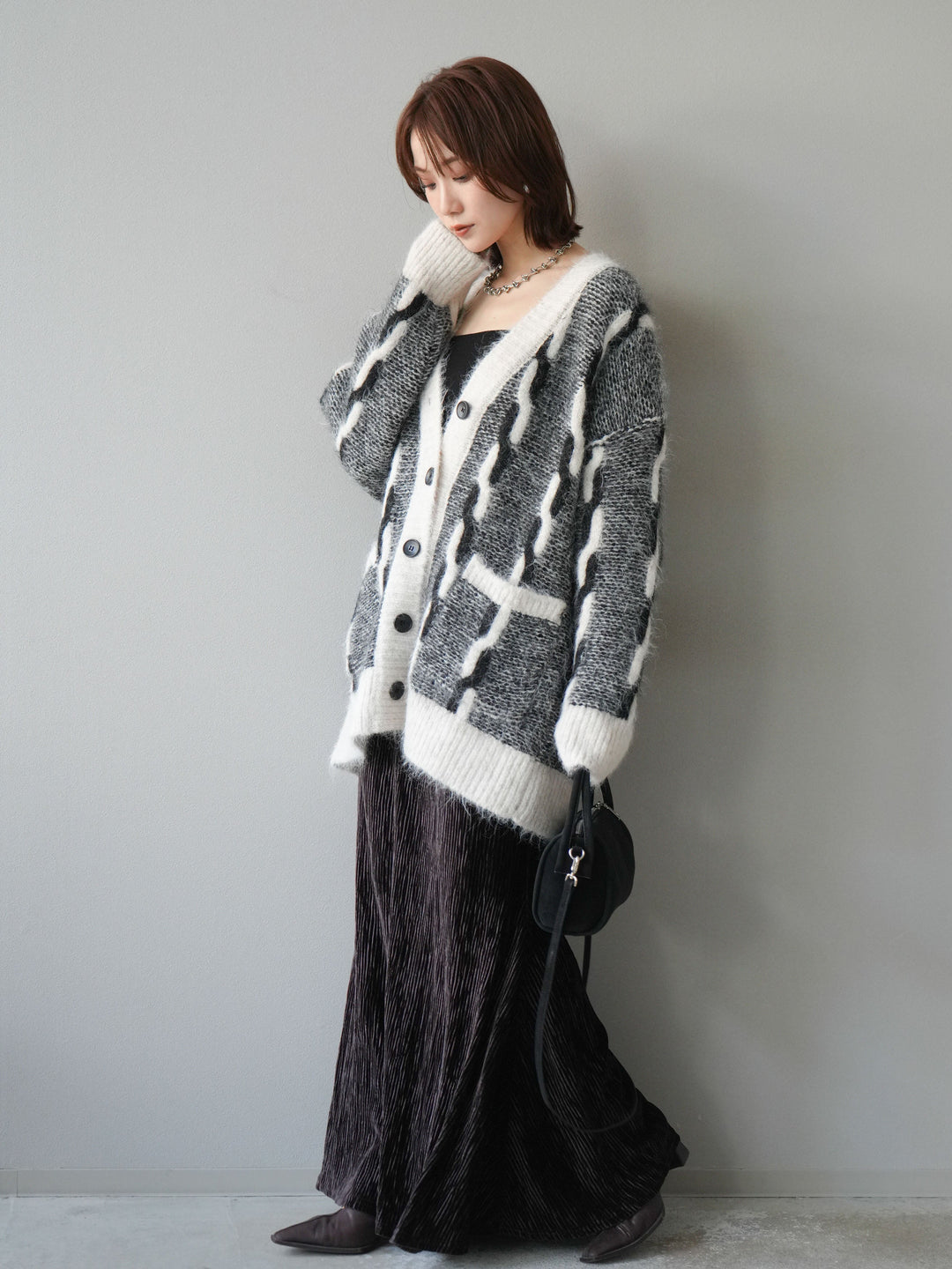 [SET]バイカラー編み込みデザインニットカーディガン+ベロアプリーツナロースカート(2set)