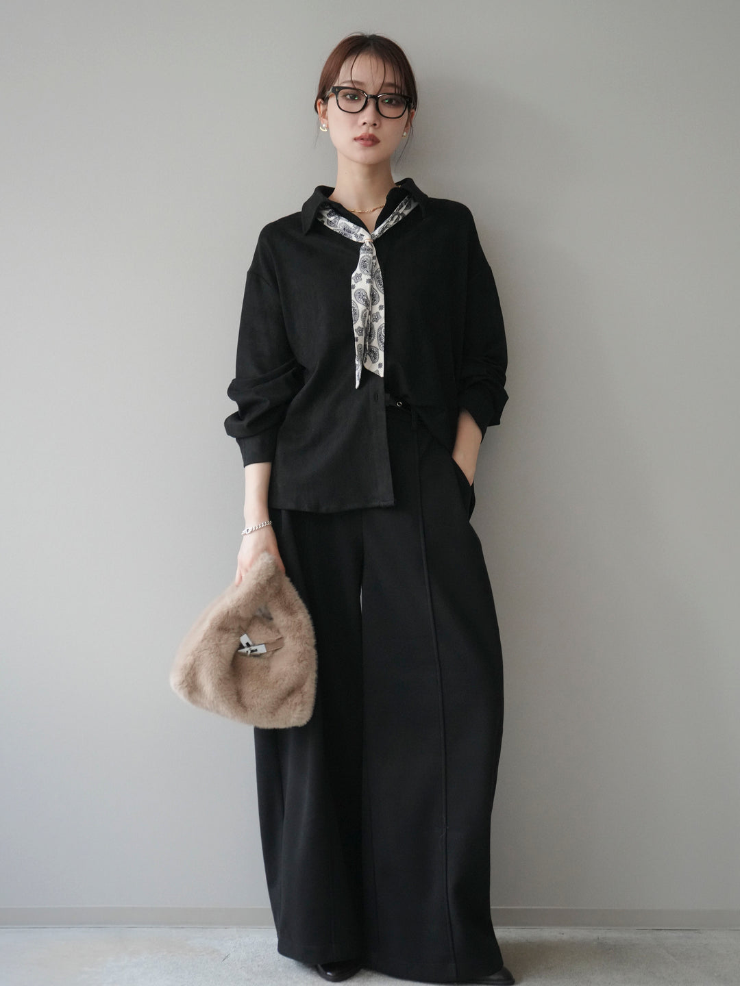 [予約]スカーフ付きスエードシャツ/black