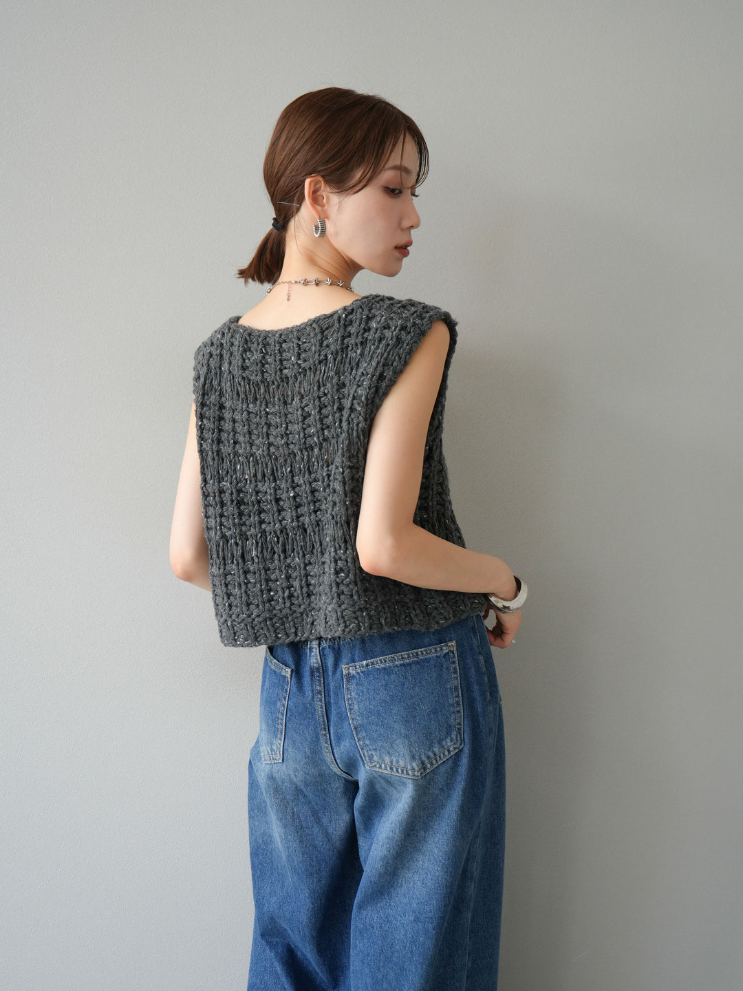 [予約]ミックスヤーンデザイン編みニットベスト/チャコール