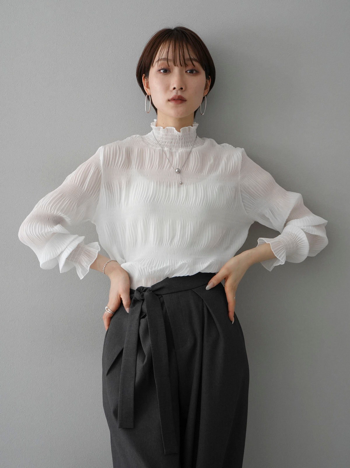 Pre-order] Shirring chiffon blouse/off-white – Lumier