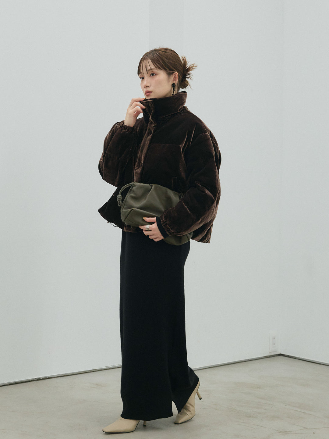 【Allure】[SET]ヘンリーネックレイヤードニットワンピース+ベロアダウンジャケット(2set)