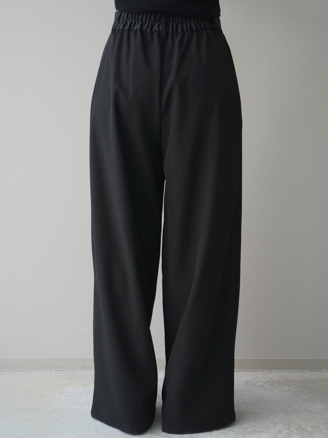 [予約]サテンベルトタックワイドパンツ/black