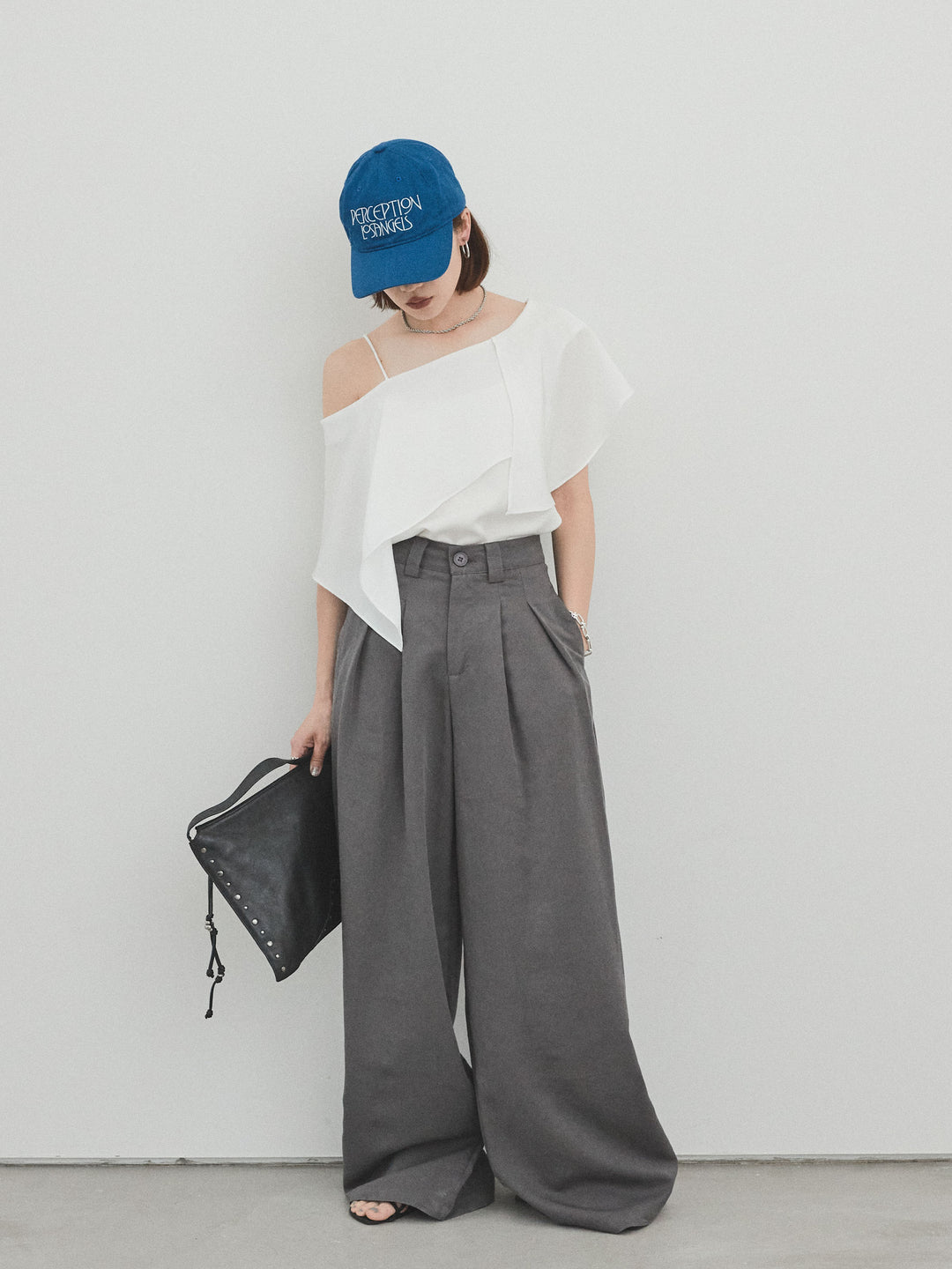 [予約]ワンショルラッフルブラウス/オフ