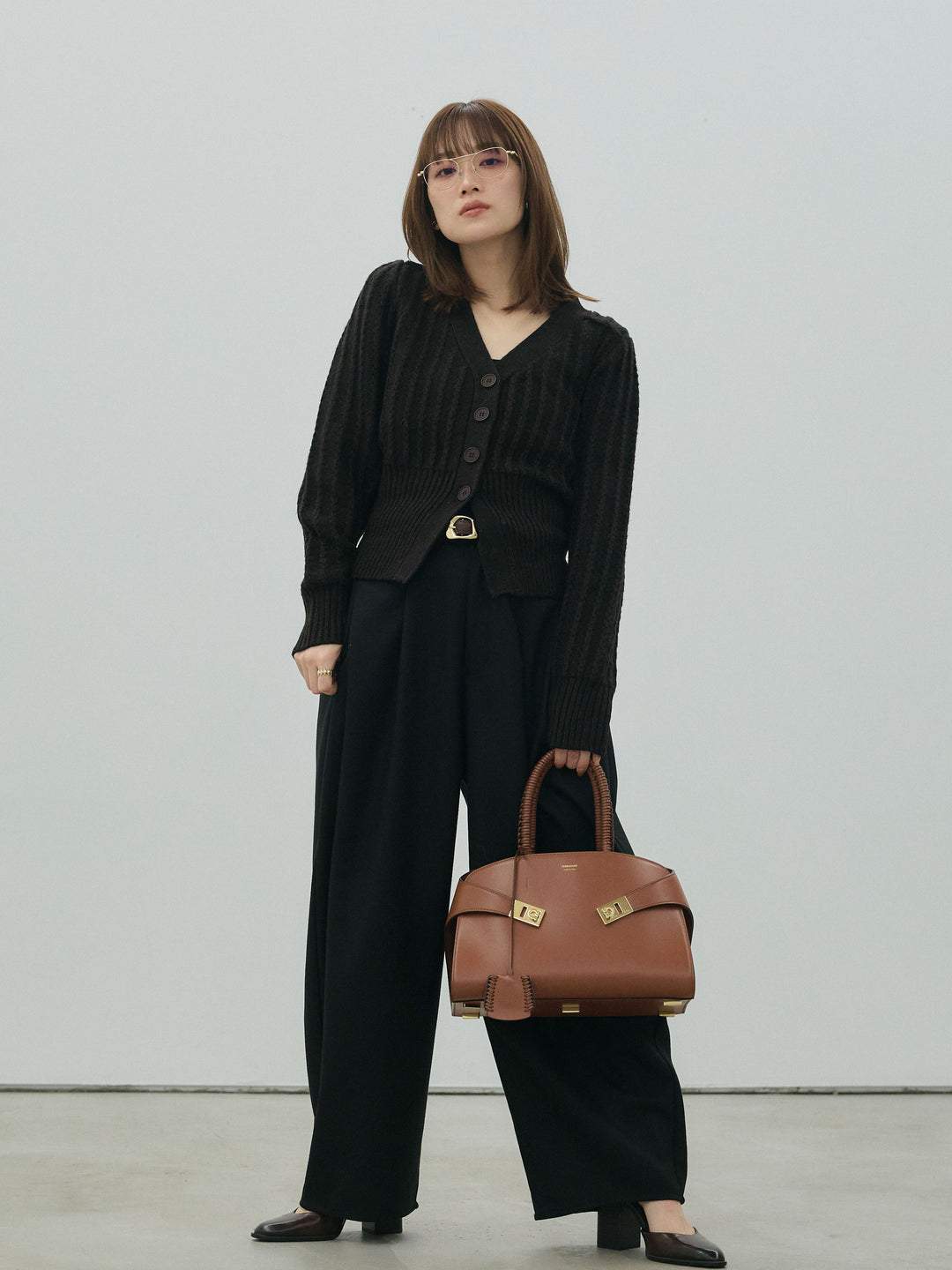 【Allure】[SET]編みこみVネックニットカーディガン+モックスカルゼサイドタックコクーンパンツ(2set)