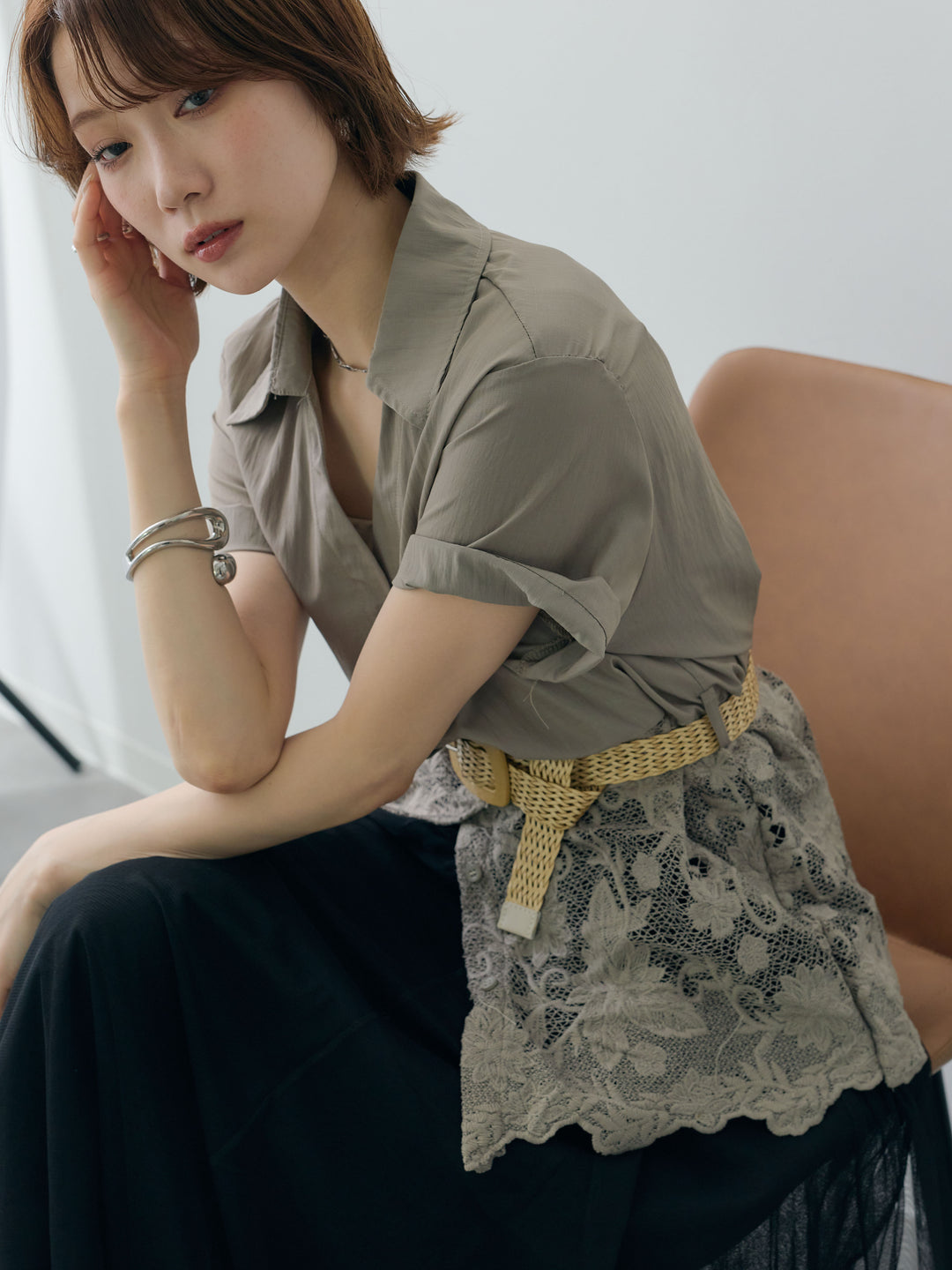 [予約]ベルト付レースドッキング半袖シャツブラウス/gray