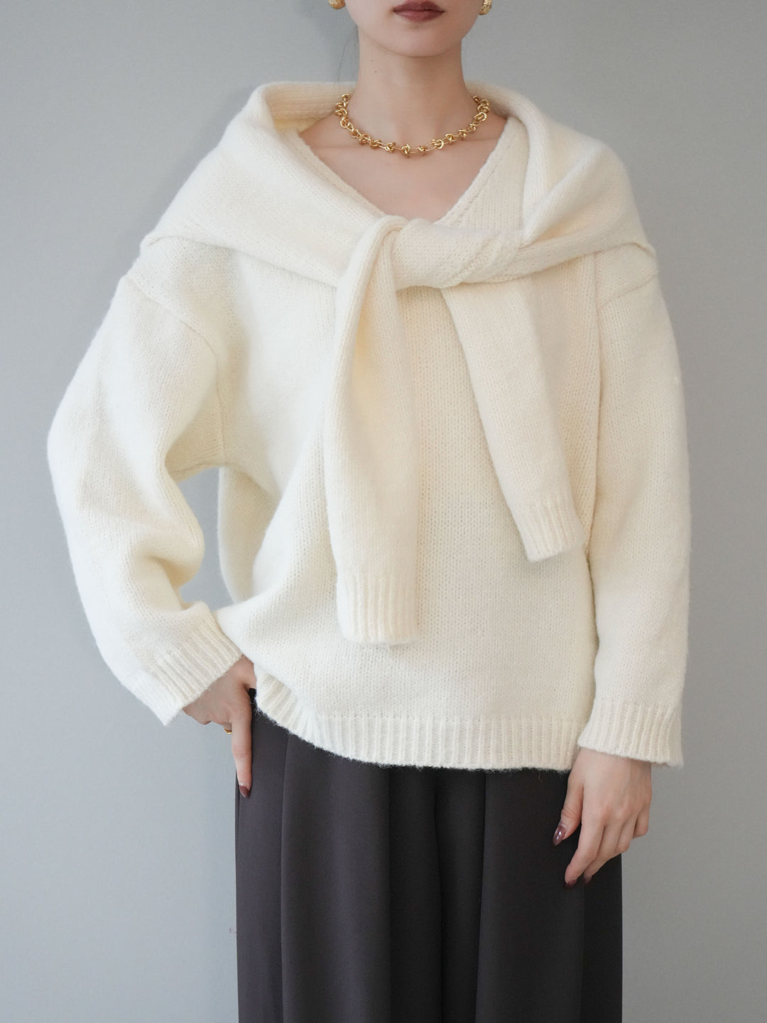 [予約]ストール付きVネックニットプルオーバー/white