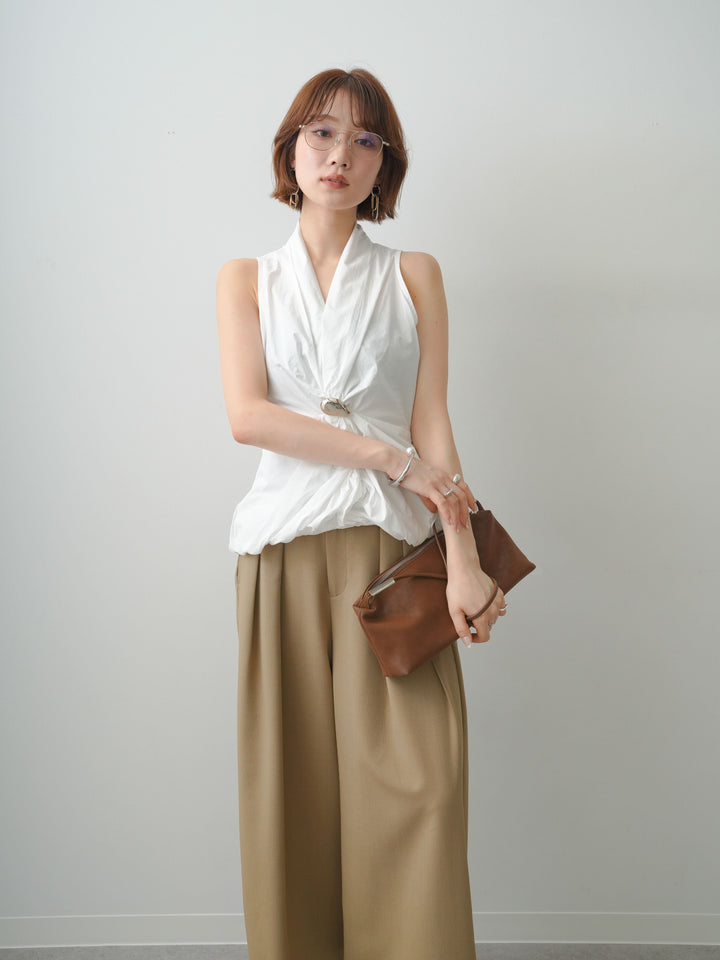 [予約]シルバーブローチ付ぺプラムツイストトップス/white