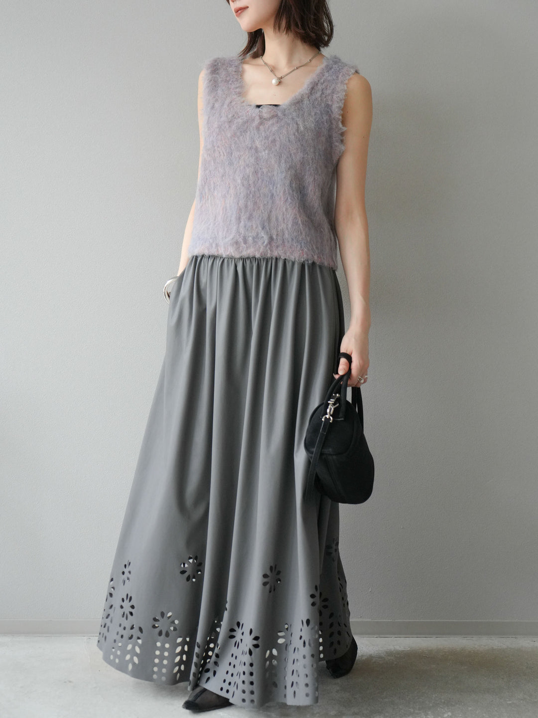 [予約]フラワーパンチングレザースカート/グレー
