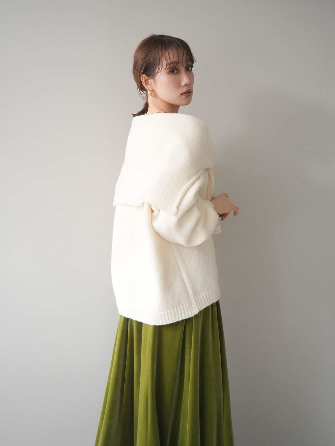 [予約]ストール付きVネックニットプルオーバー/white