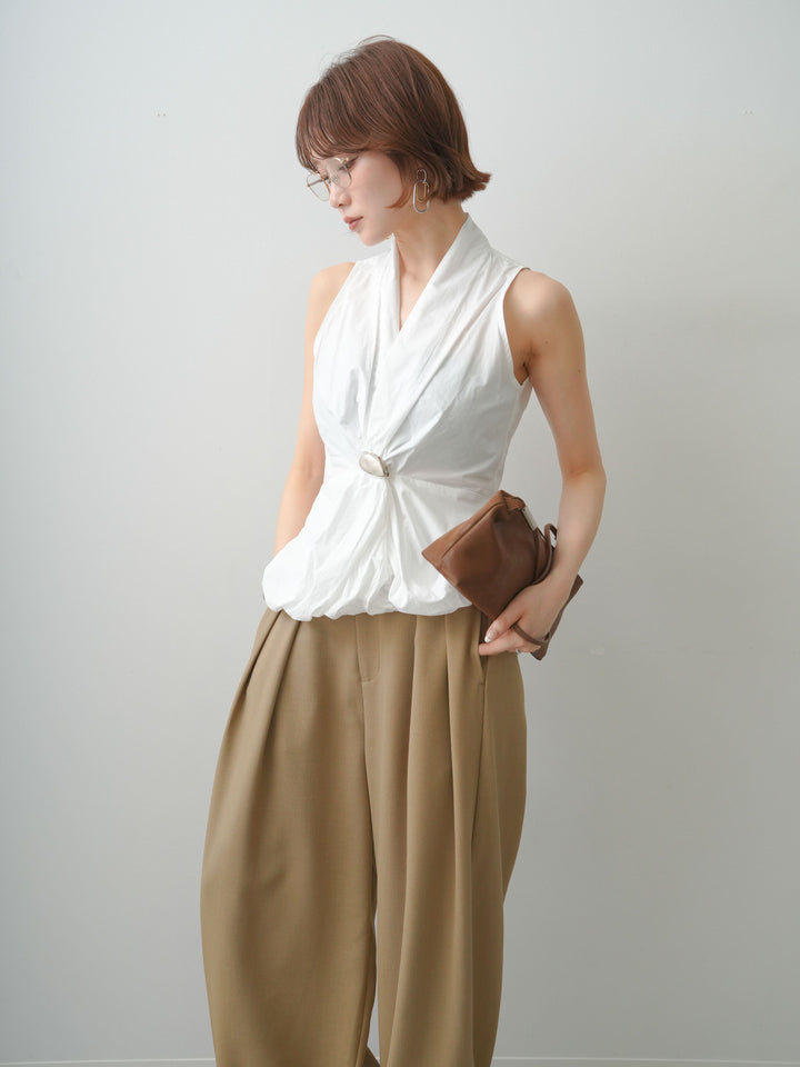 [予約]シルバーブローチ付ぺプラムツイストトップス/white