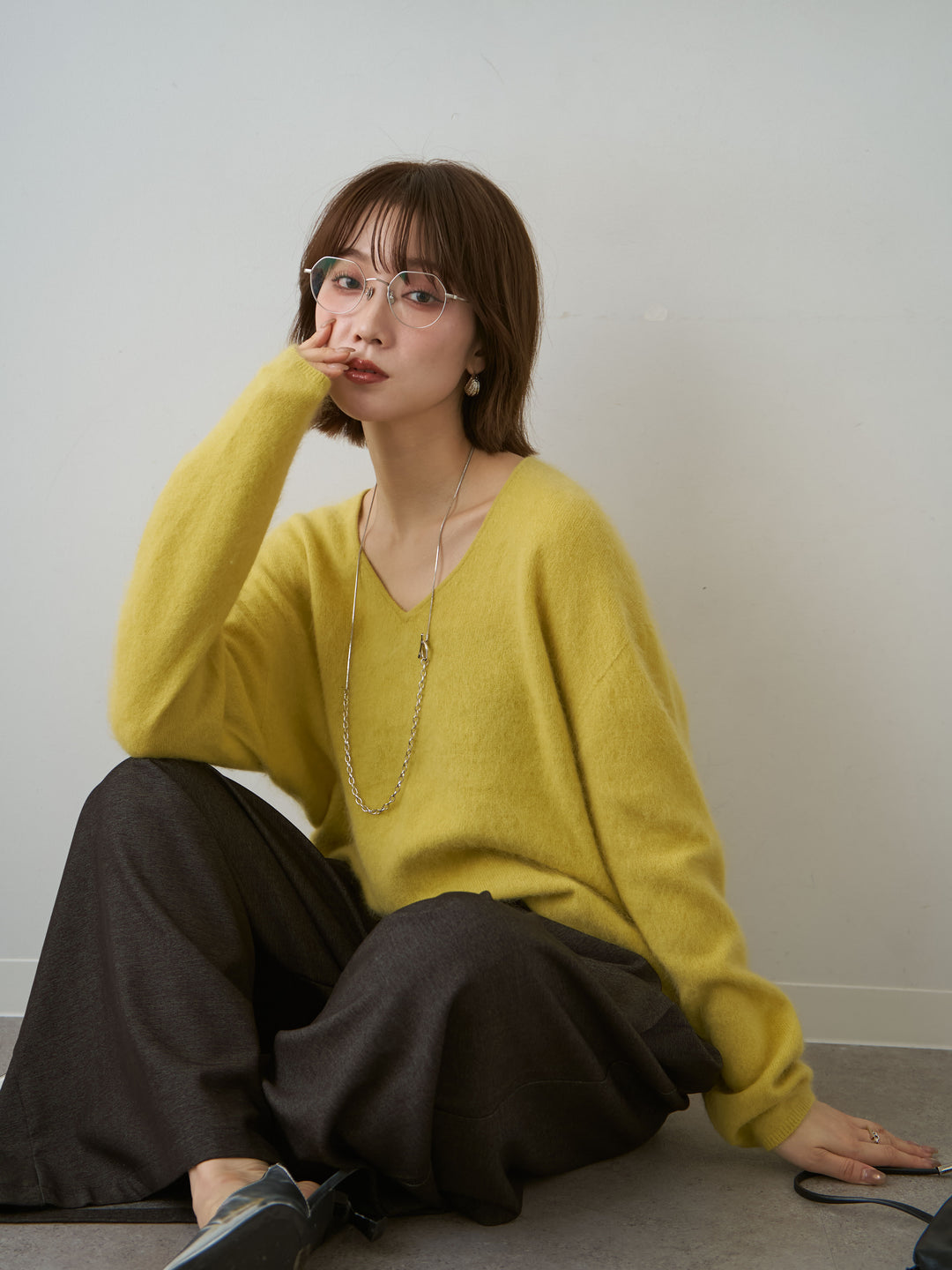 [SET]カシミア混フェザータッチVネックニットトップス+ニューベルトループワイドパンツ(2set)
