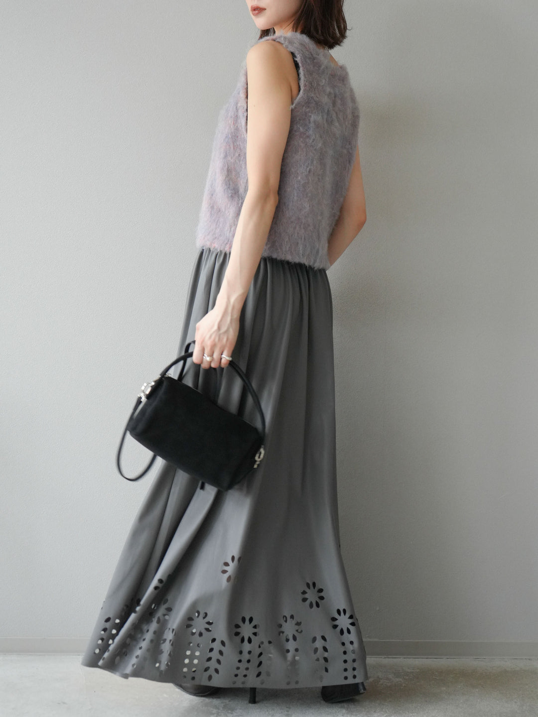 [予約]フラワーパンチングレザースカート/グレー