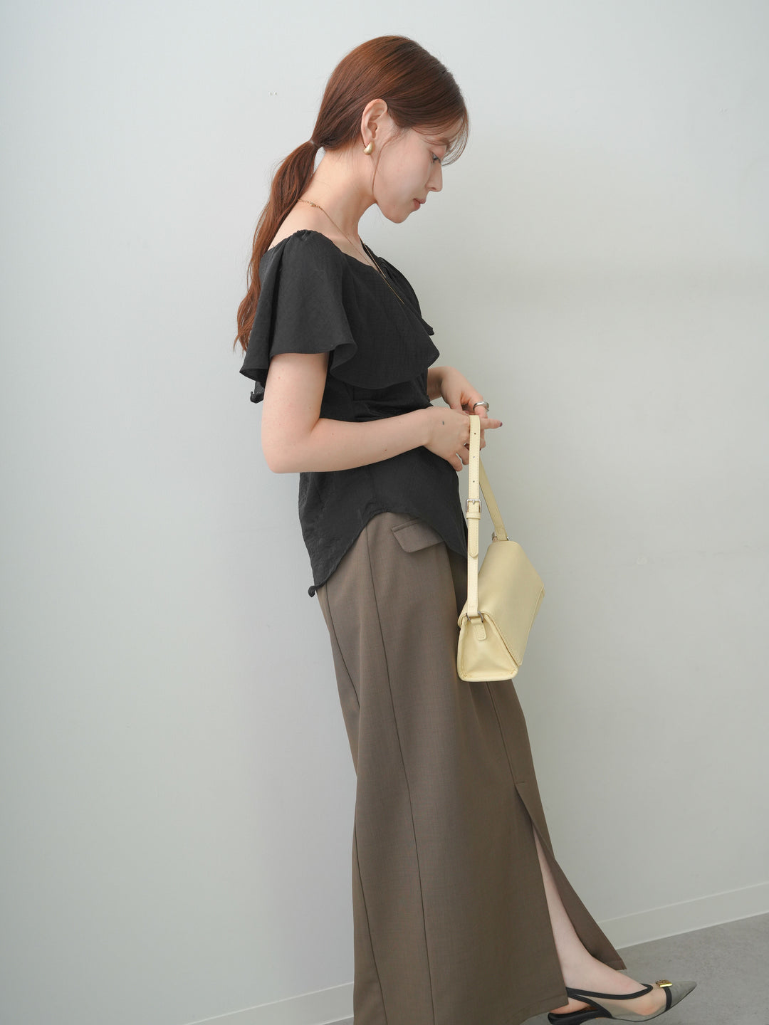 [SET]ラッフルオフショルブラウス+クレープデシンフラップ付きストレートスカート(2set)