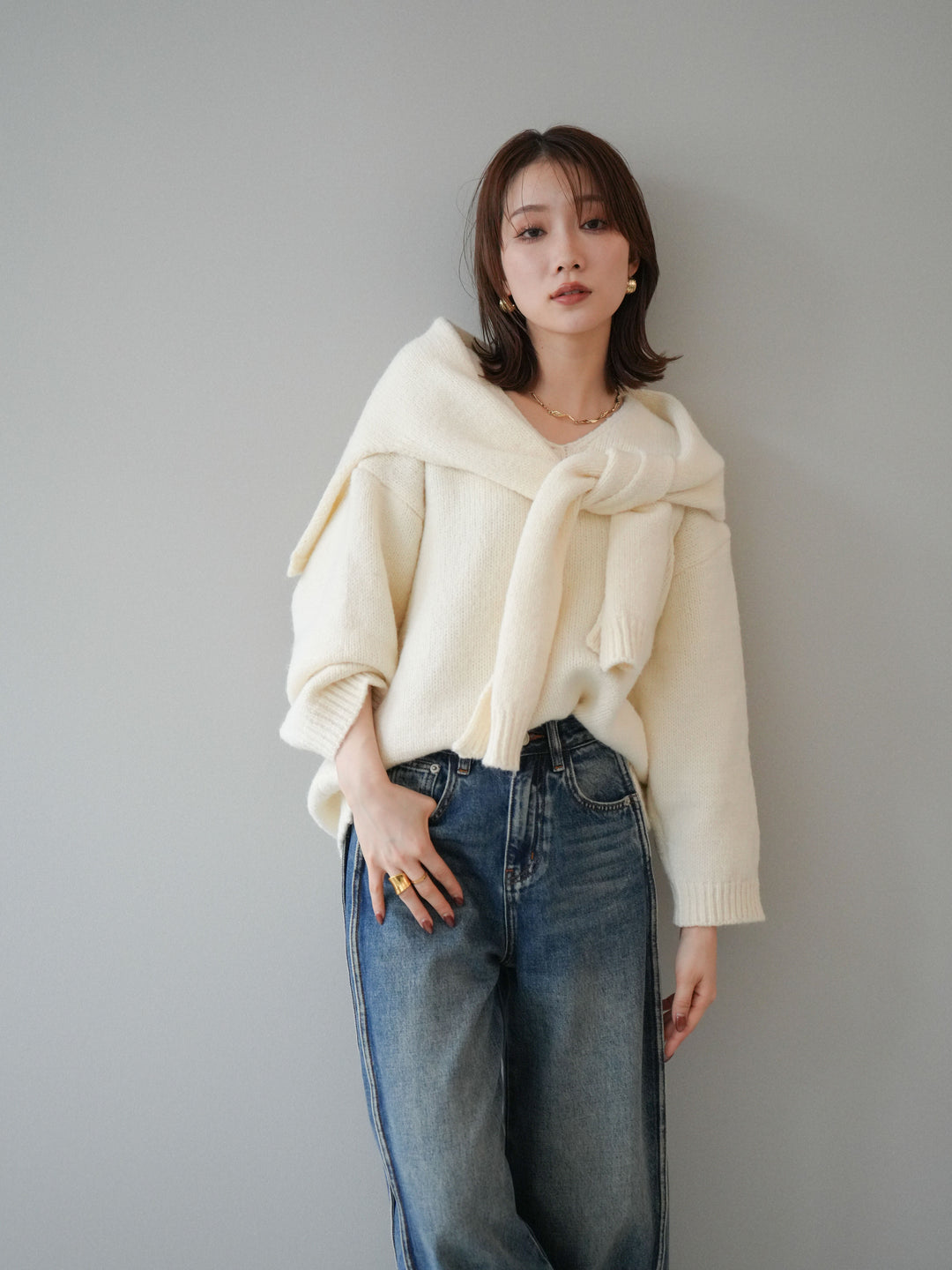 [予約]ストール付きVネックニットプルオーバー/white