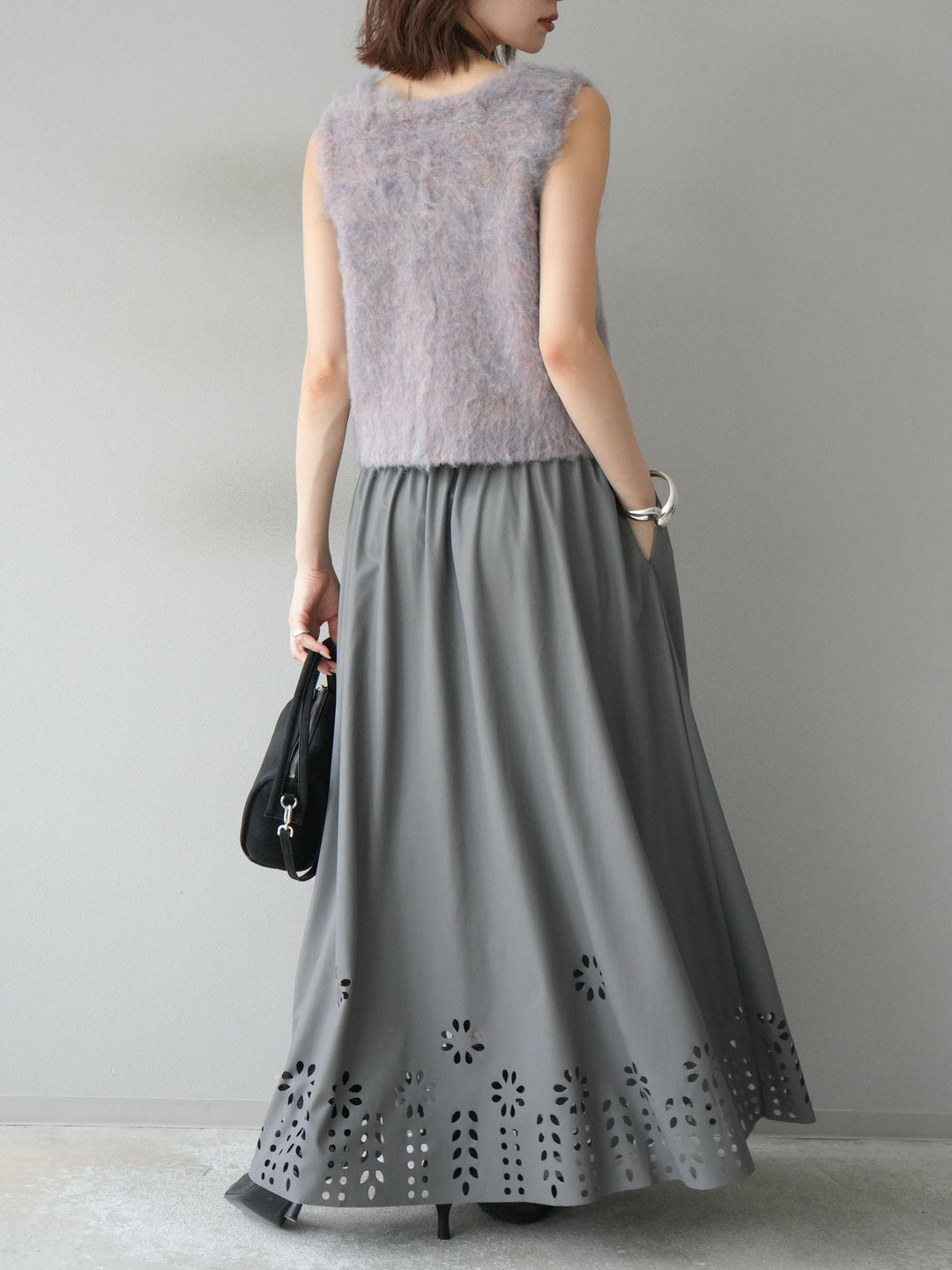 [予約]フラワーパンチングレザースカート/グレー