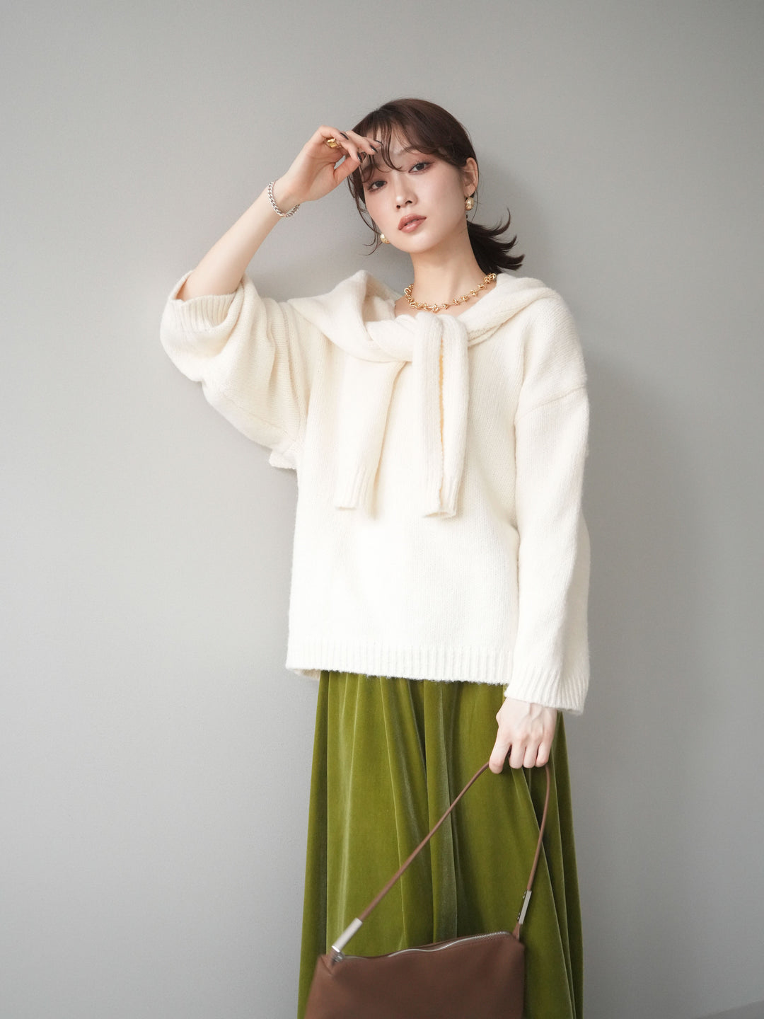 [予約]ストール付きVネックニットプルオーバー/white