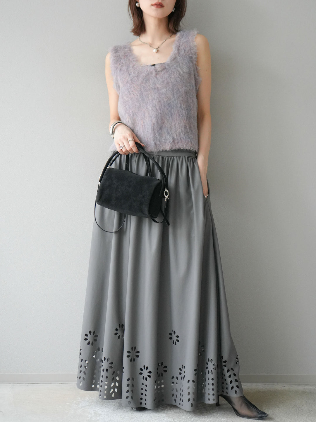 [予約]フラワーパンチングレザースカート/グレー