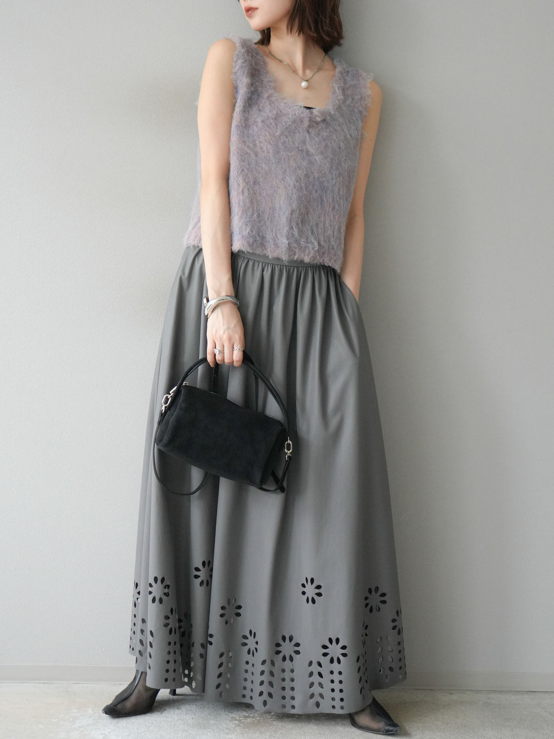 [予約]フラワーパンチングレザースカート/グレー