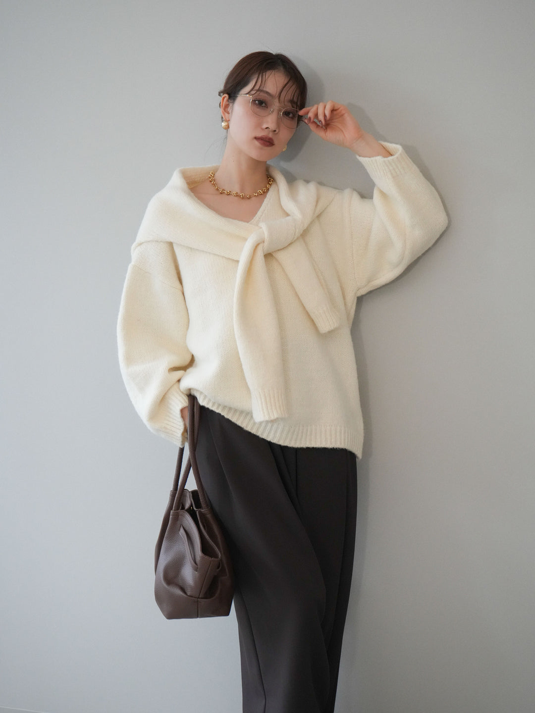 [予約]ストール付きVネックニットプルオーバー/white