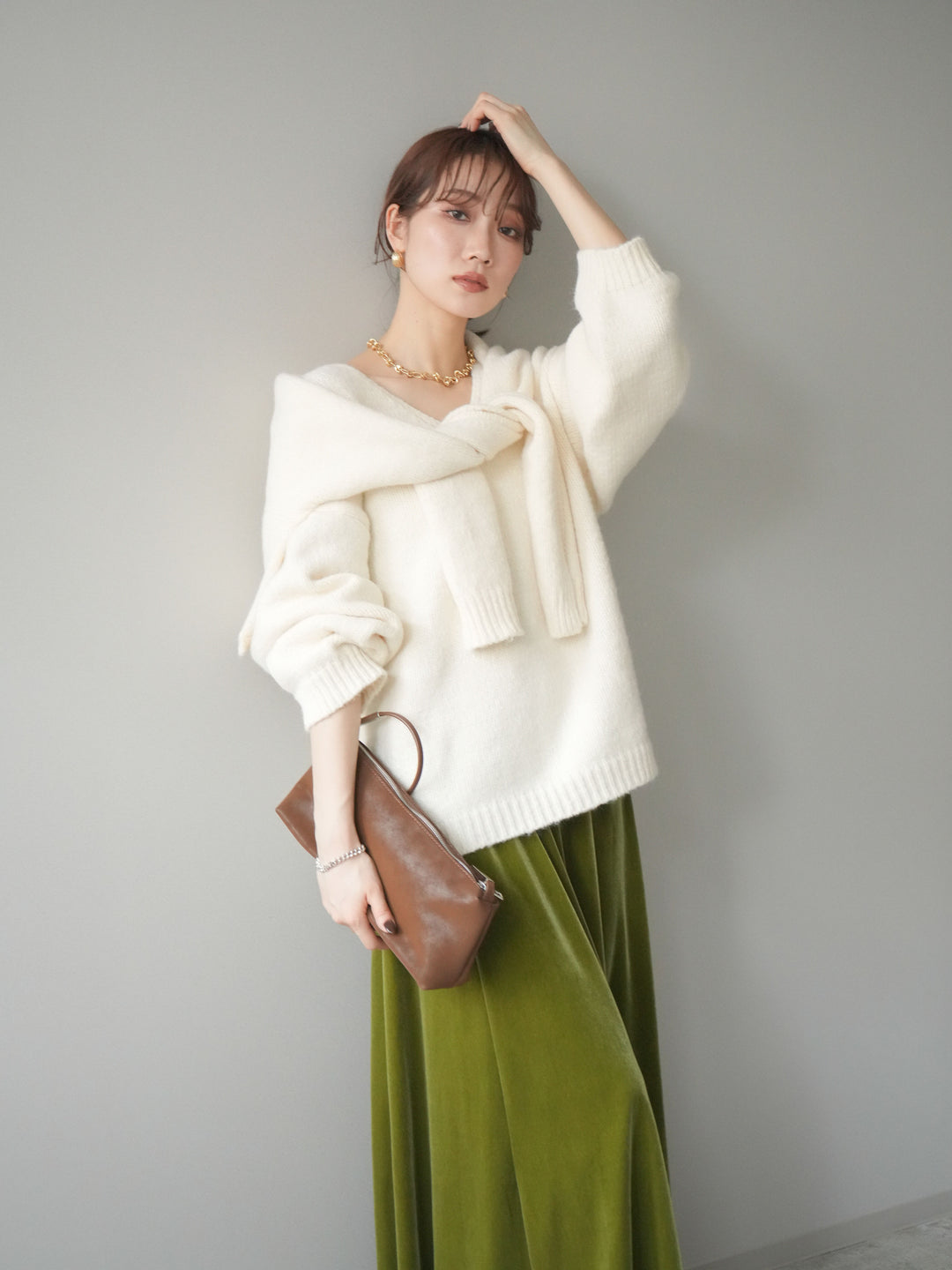 [予約]ストール付きVネックニットプルオーバー/white