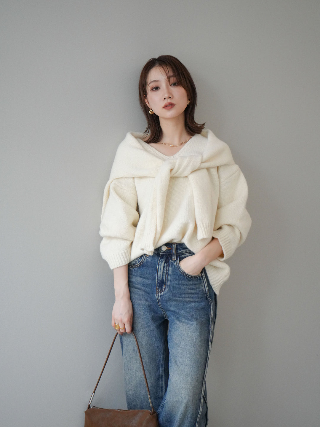 [予約]ストール付きVネックニットプルオーバー/white