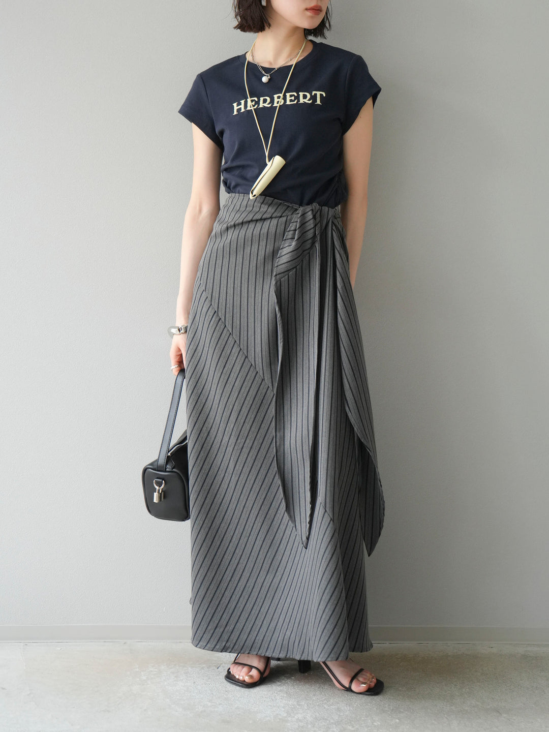 [SET]刺繍ロゴTシャツ＆レザーポーチネックレスSET +サイド巻きツイルスカート(2set)