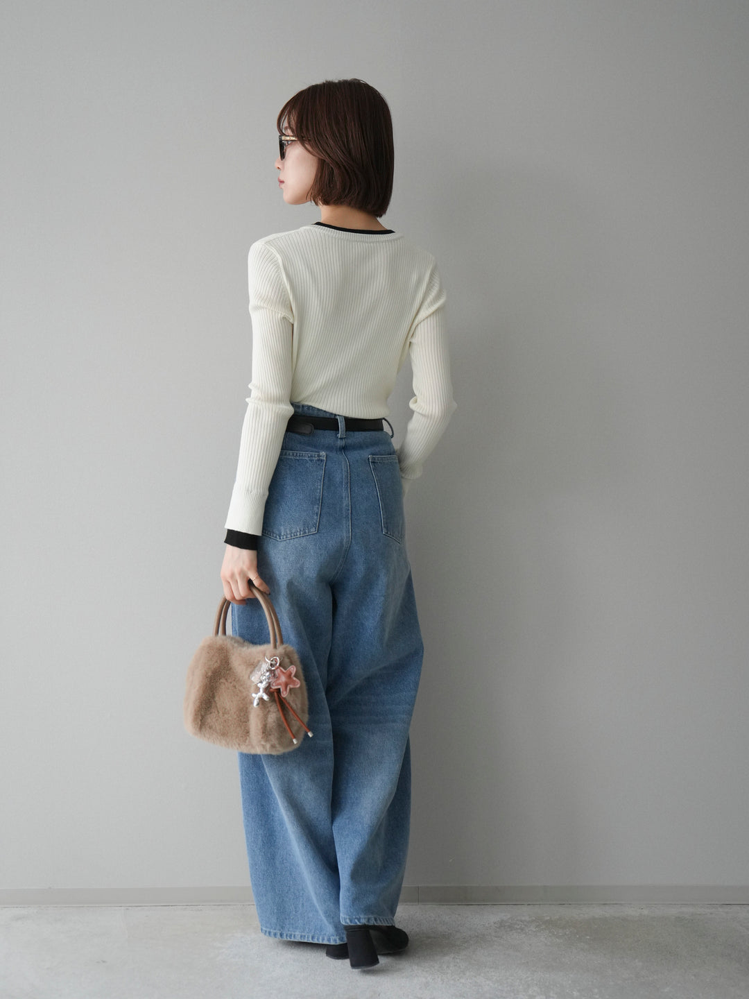 [SET]バイカラーキーネックリブニットトップス+ハイウエストベルトループデザインデニムパンツ(2set)