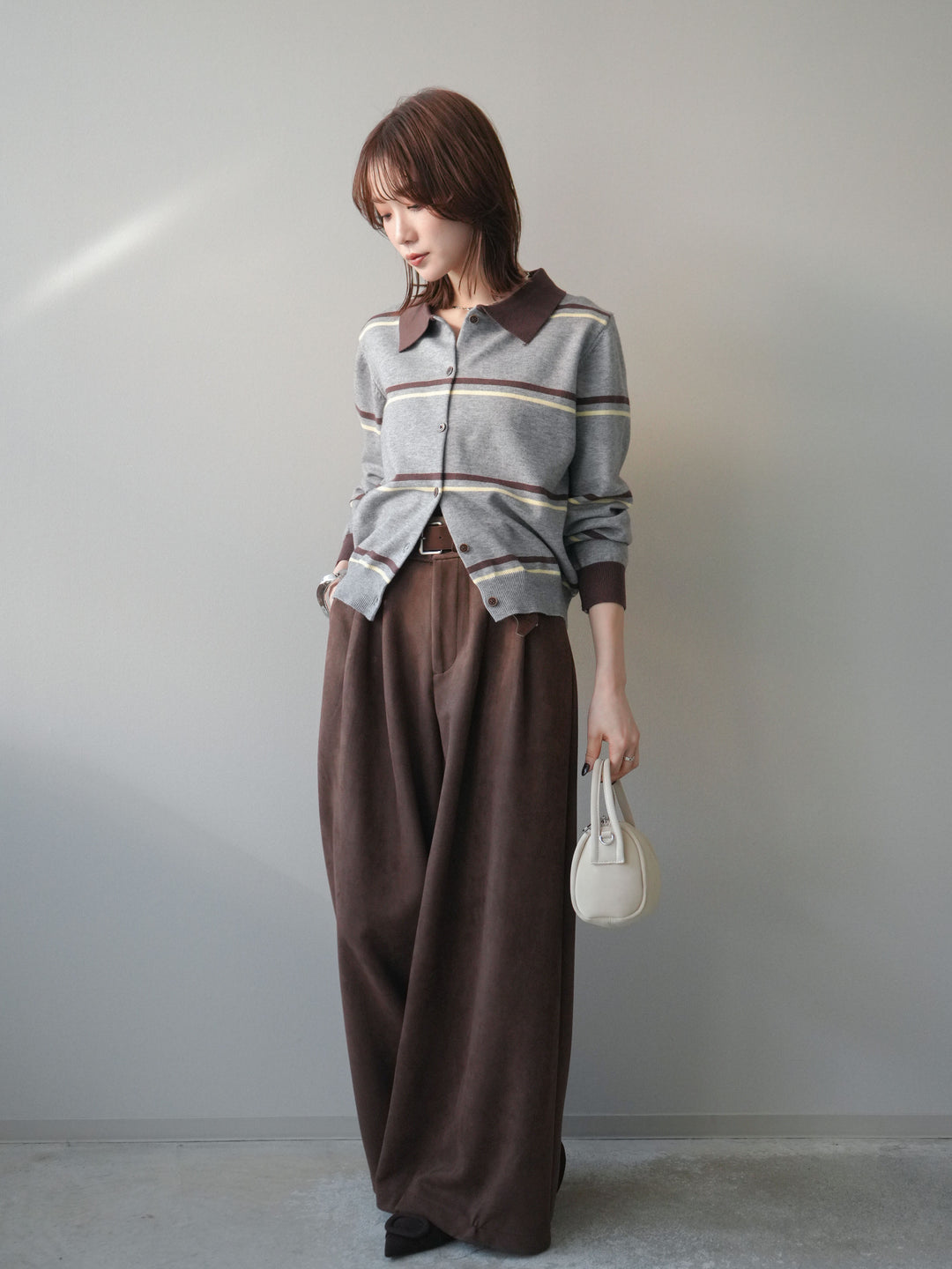 [予約]モチーフベルト付スエードタックワイドパンツ/brown