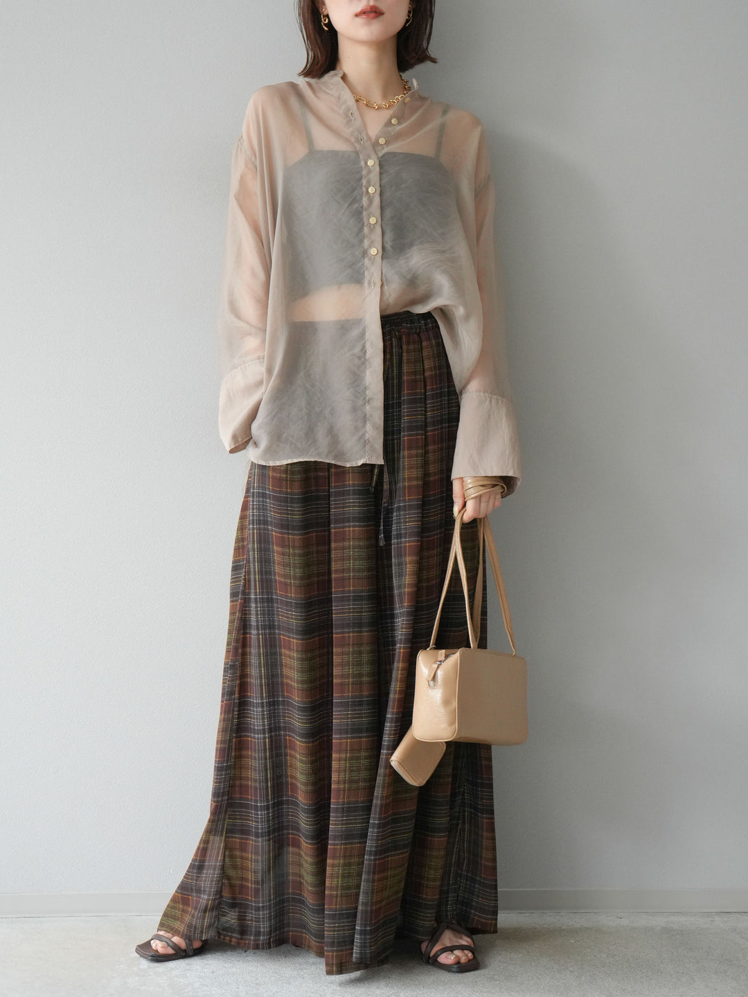[SET] 亮面透視立領襯衫 + 透視格紋寬鬆褲 (2 件套)