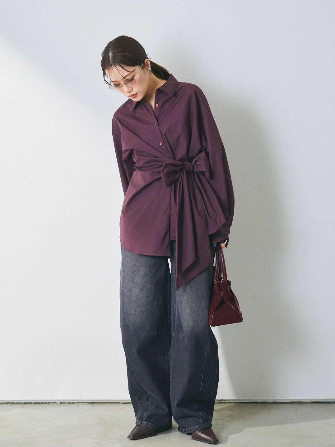 【Allure】[SET]ウエストアシメリボンシャツ+アシメカーブデニムパンツ(2set)