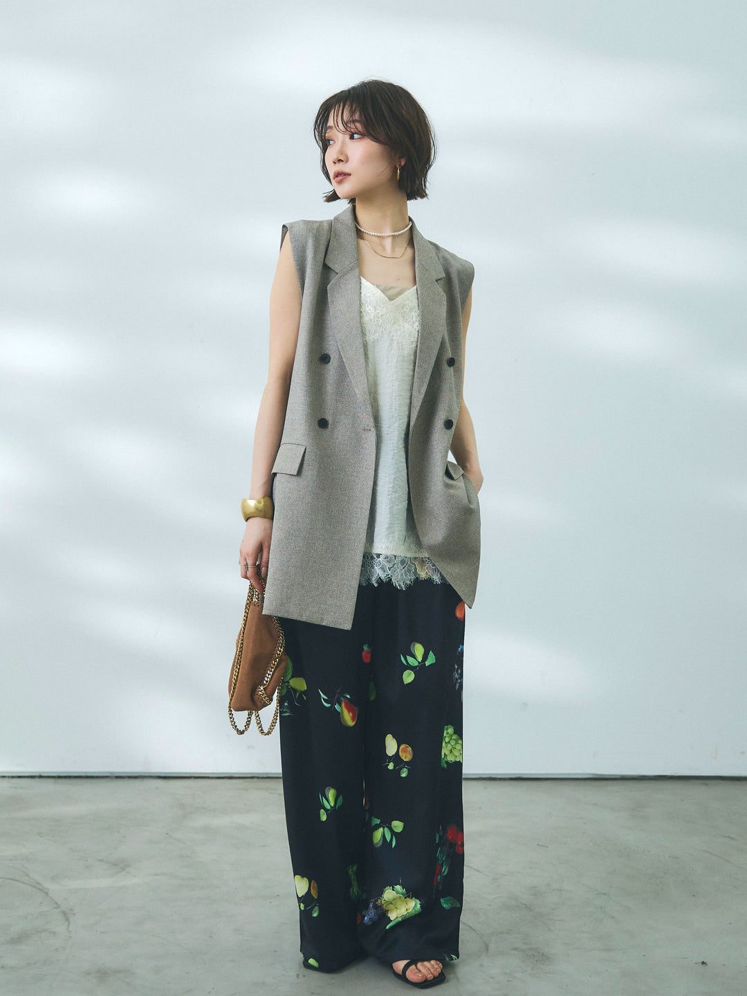 【魅力】[套裝] 混色中長款修身馬甲 + 植物印花休閒褲（兩件套）