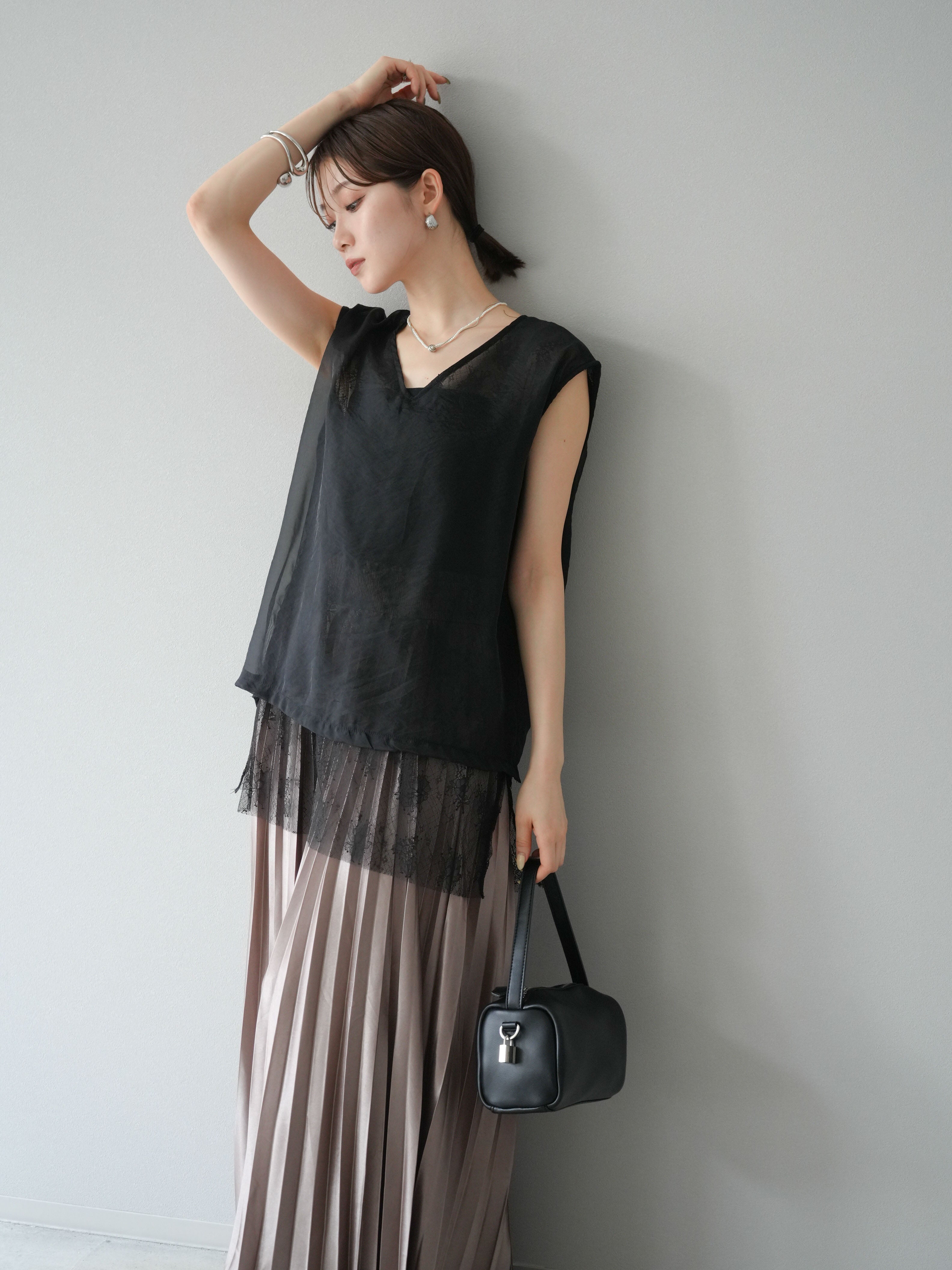 予約]レースレイヤードオーガンジートップス/ブラック – Lumier