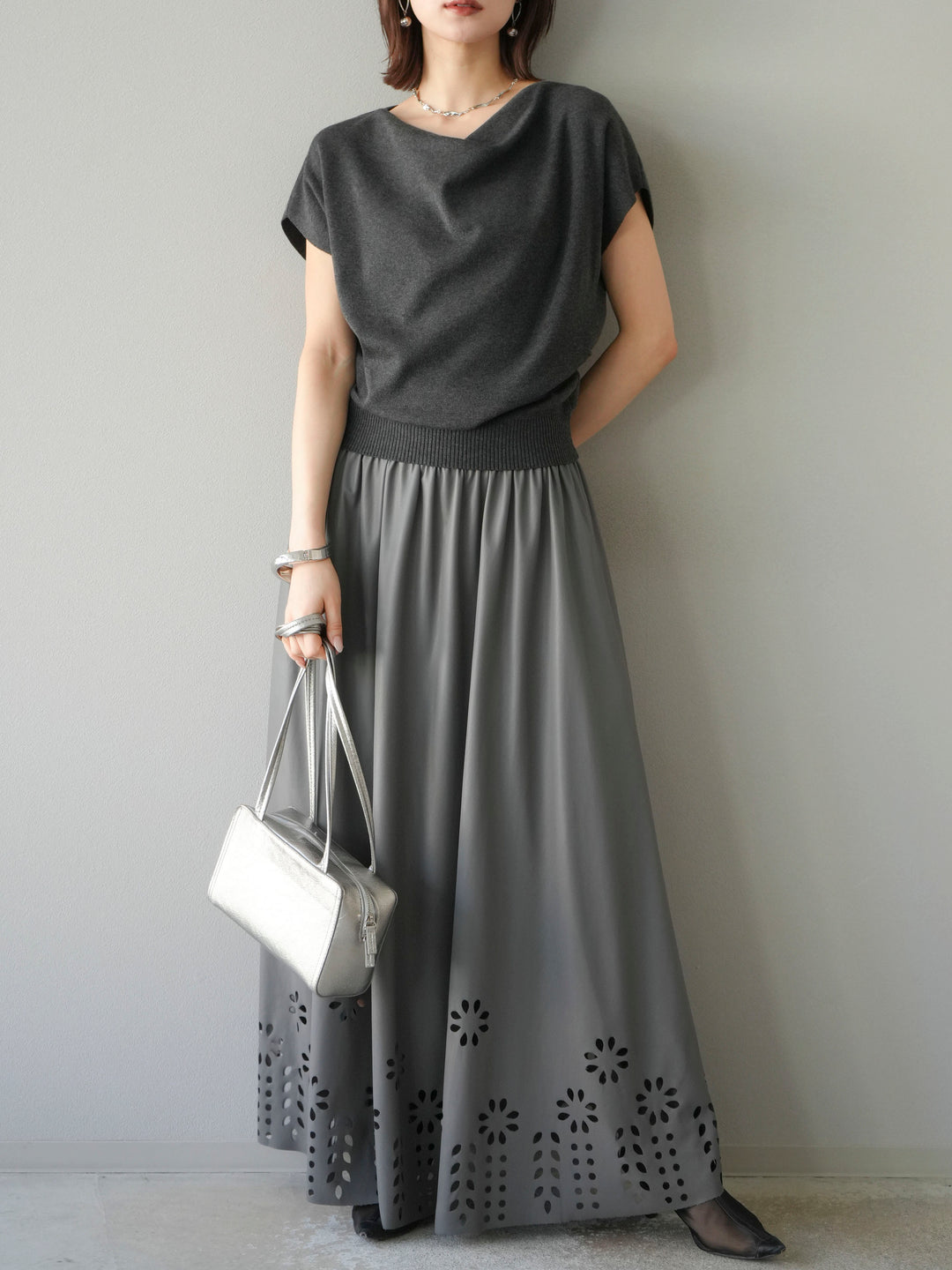 [予約]フラワーパンチングレザースカート/グレー