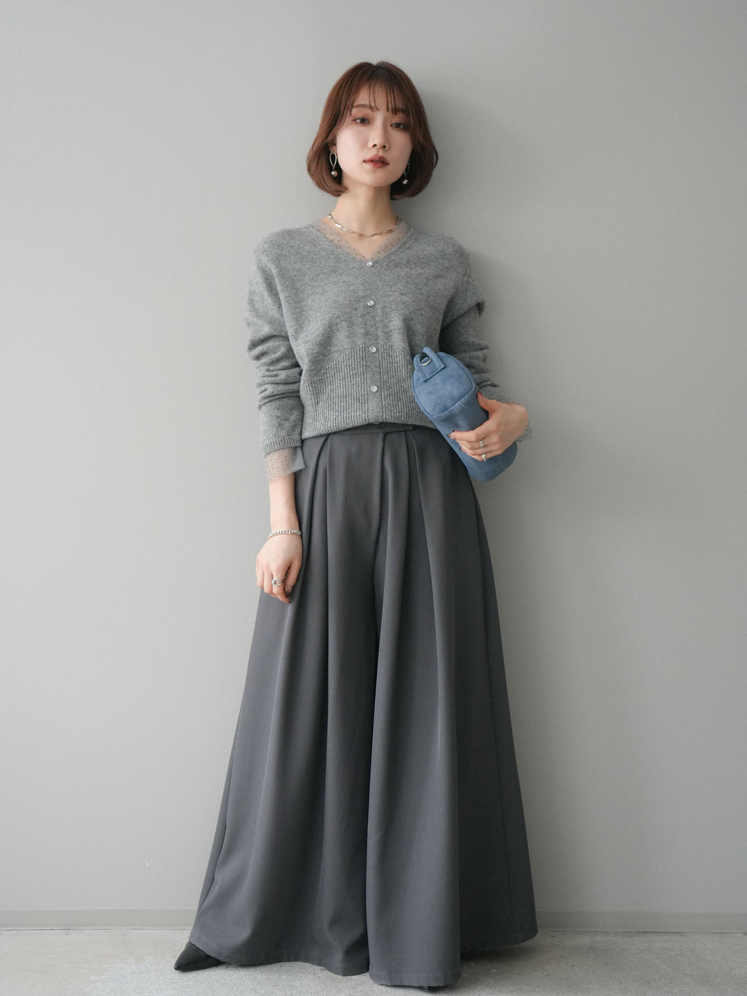 [SET]ドットチュールレイヤードボタンニットトップス+テープベルトタックバギーパンツ(2set)