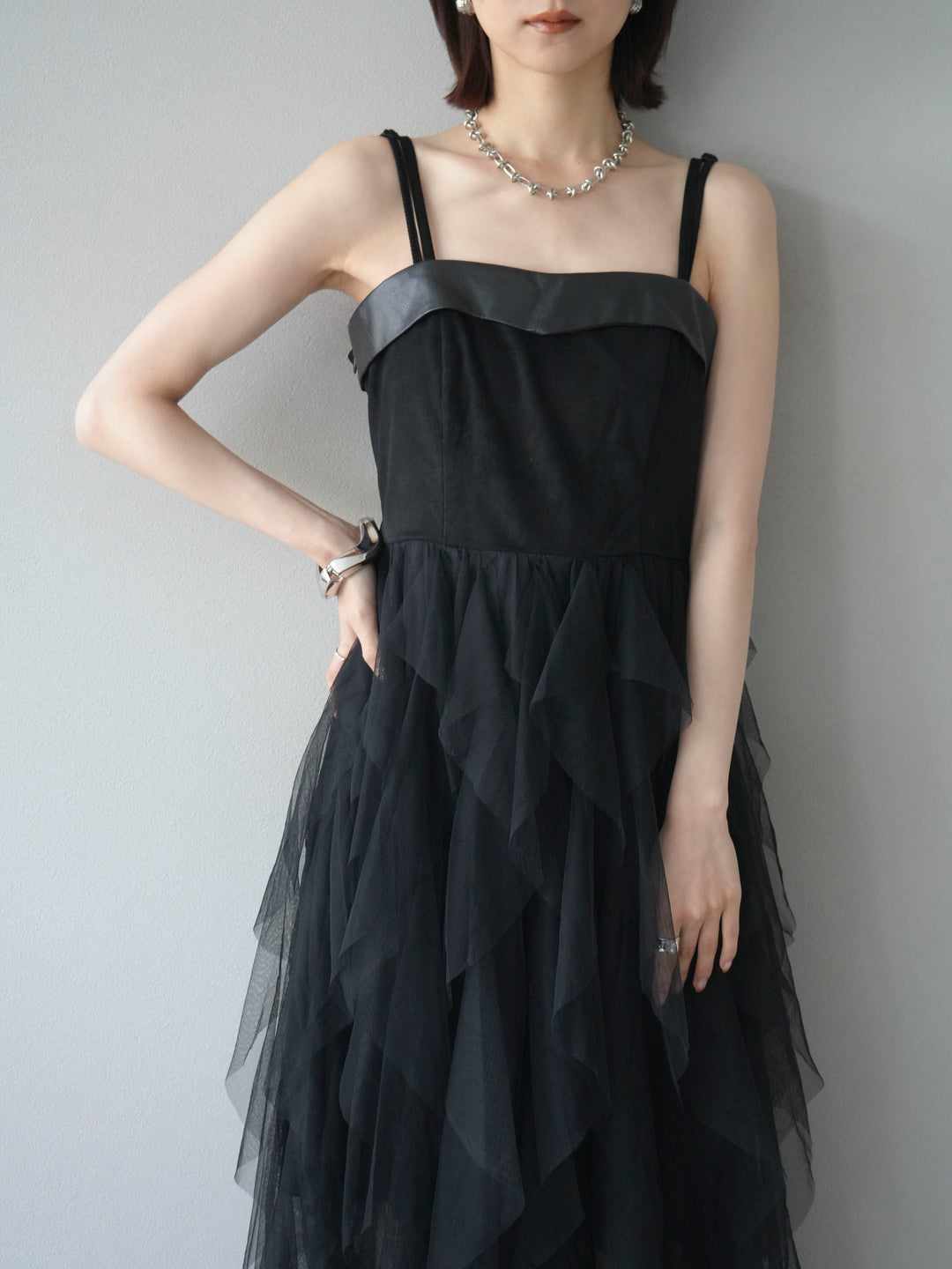 [予約]レザー切替チュールラッフルワンピース/black