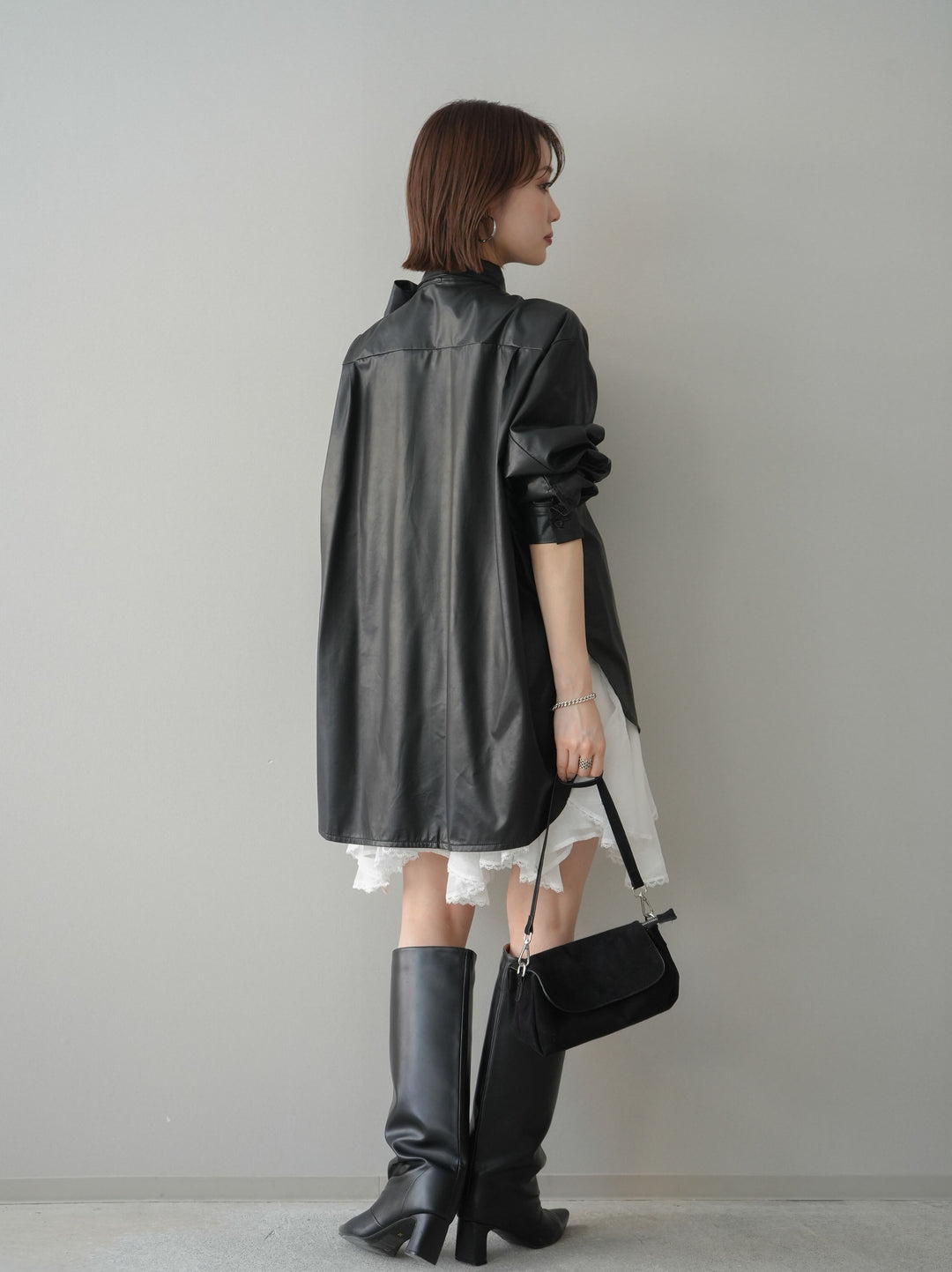 [SET]フェイクレザーボウタイブラウス+ラッフルレースミニスカート(2set)