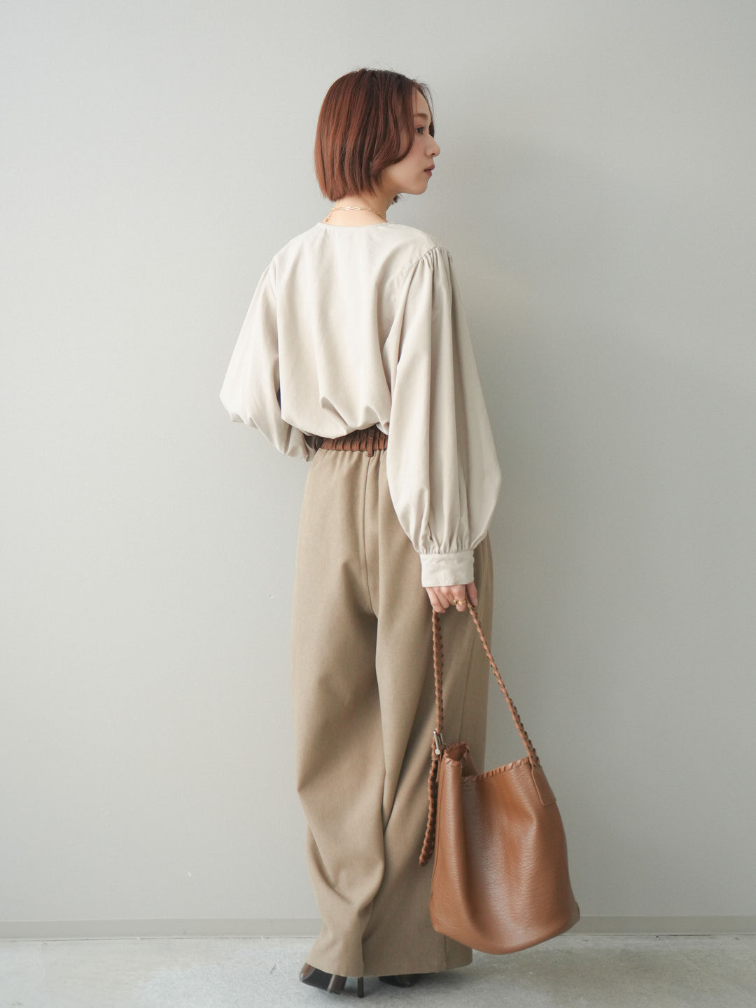 [予約]サテンベルトタックワイドパンツ/beige