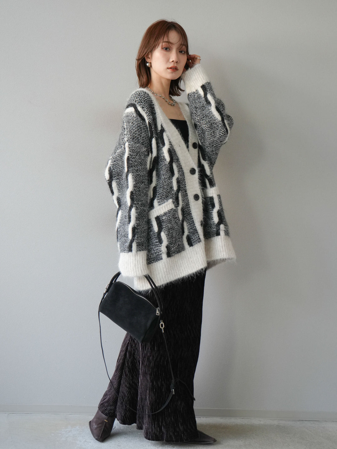 [SET]バイカラー編み込みデザインニットカーディガン+ベロアプリーツナロースカート(2set)