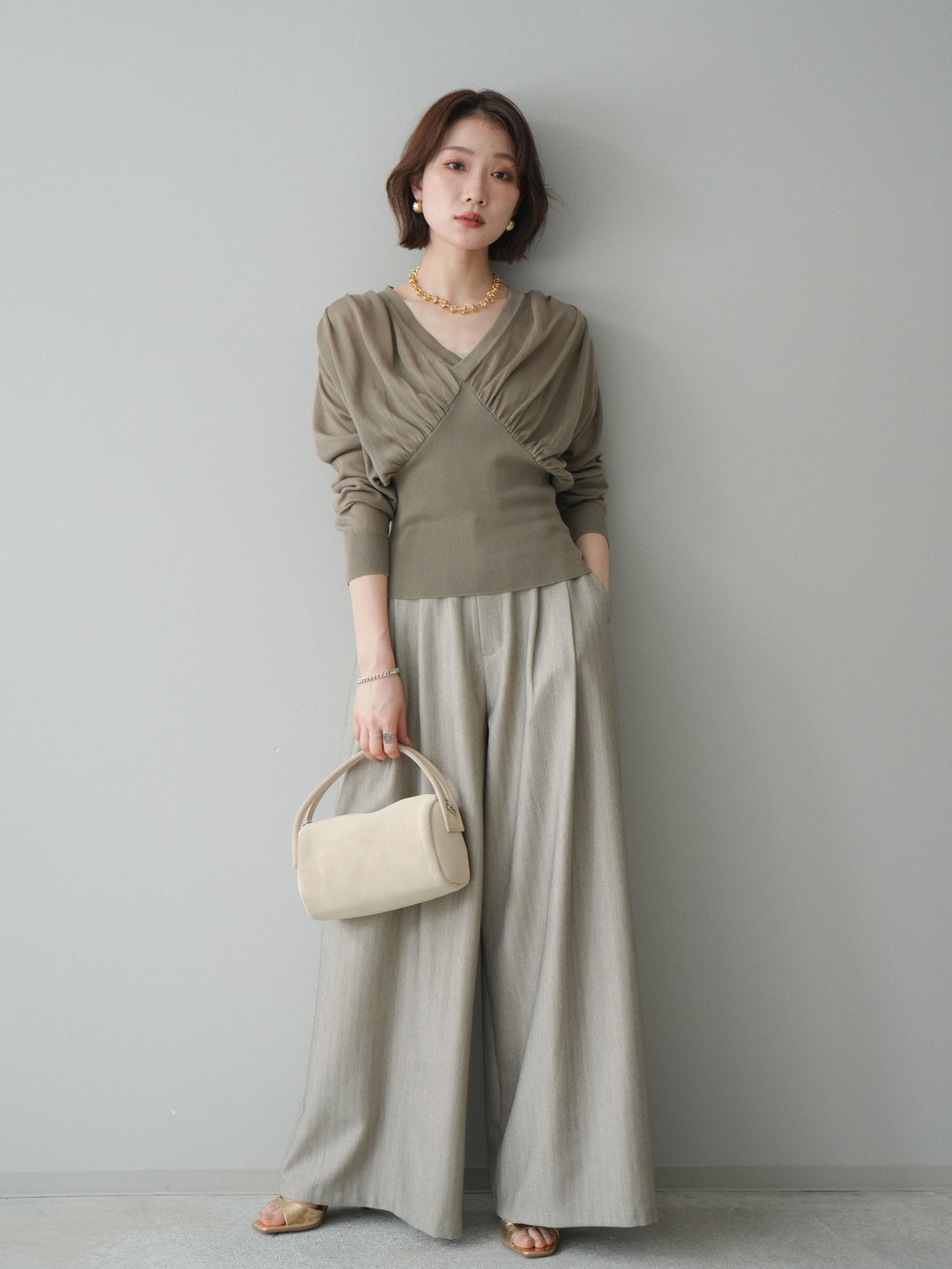 [予約]サイドギャザーVネックニットプルオーバー/beige