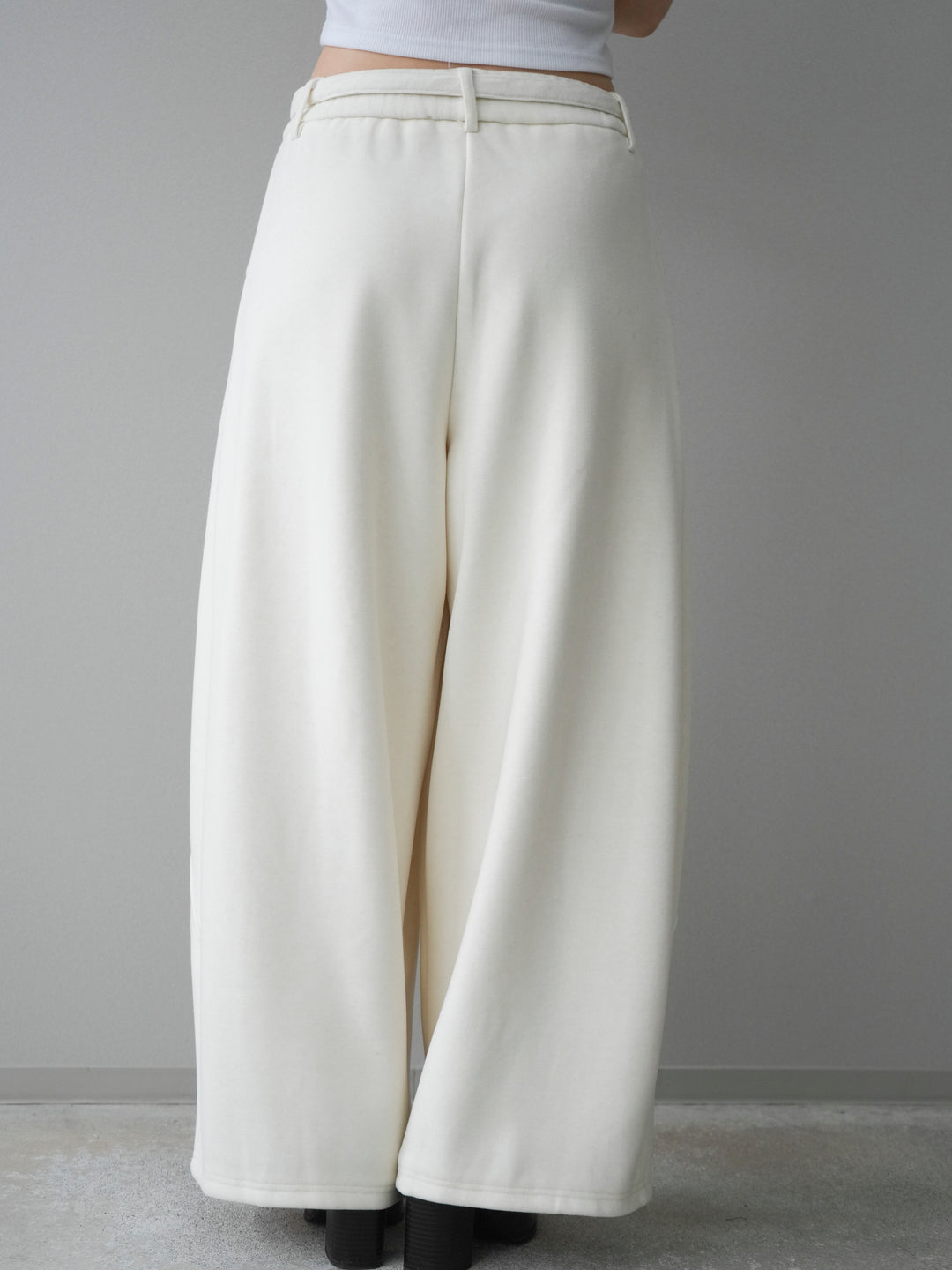 [予約]ウエストベルトカーブラインスエットパンツ/offwhite