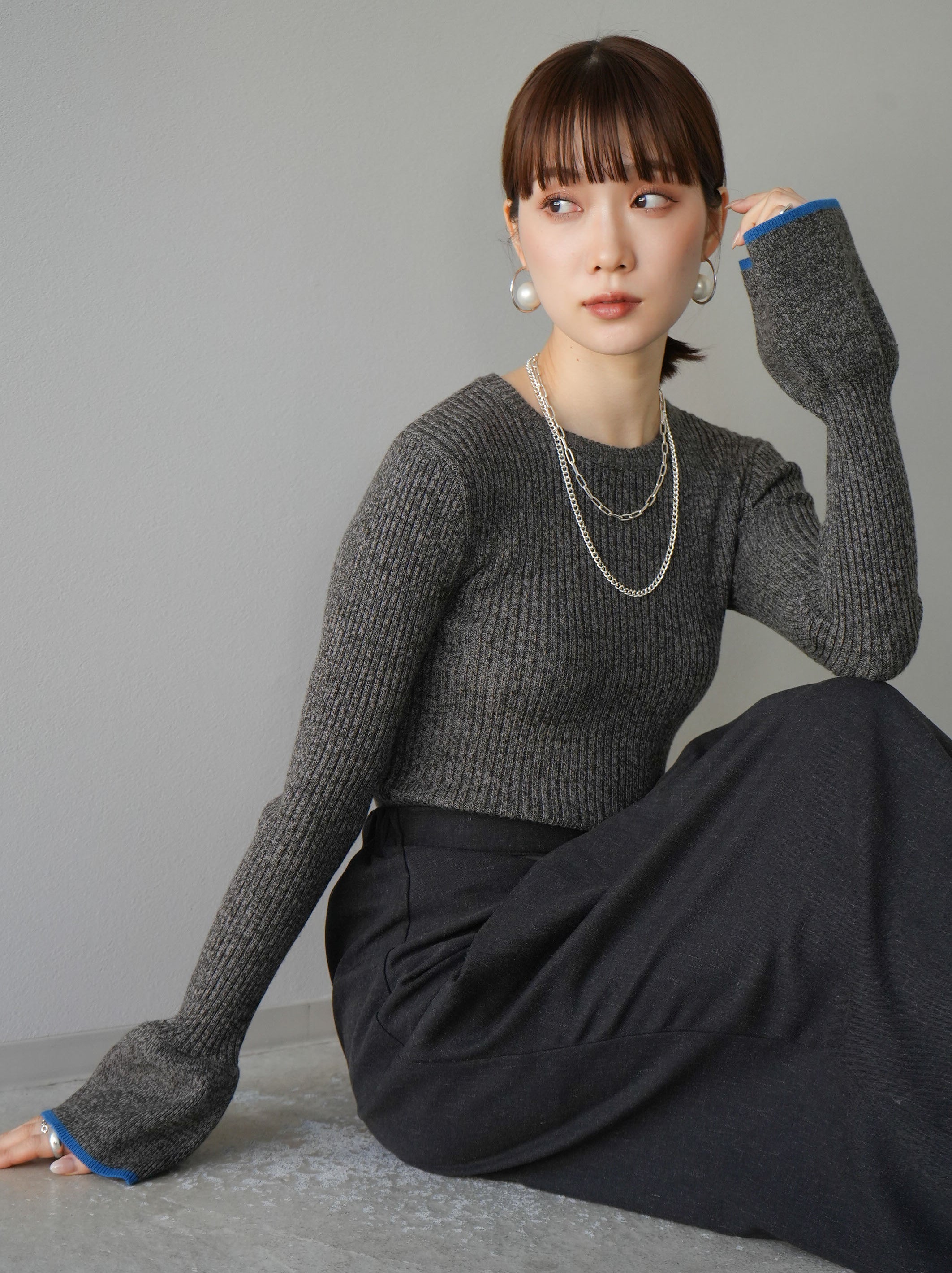 予約]ミックス配色フレアスリーブリブニット/チャコール – Lumier