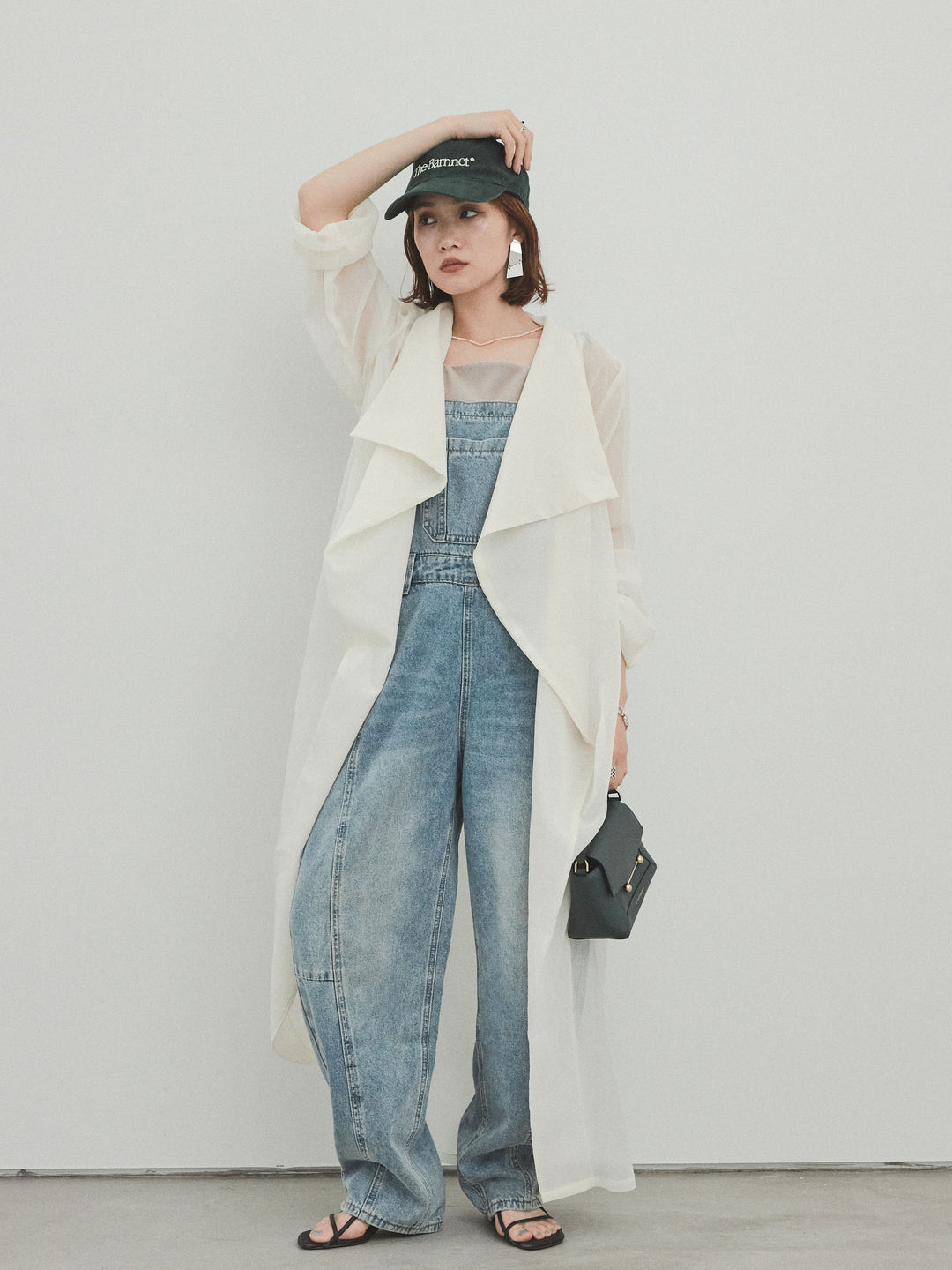 [SET] 中縫牛仔背帶褲 + 透視長版外套（2 件組）