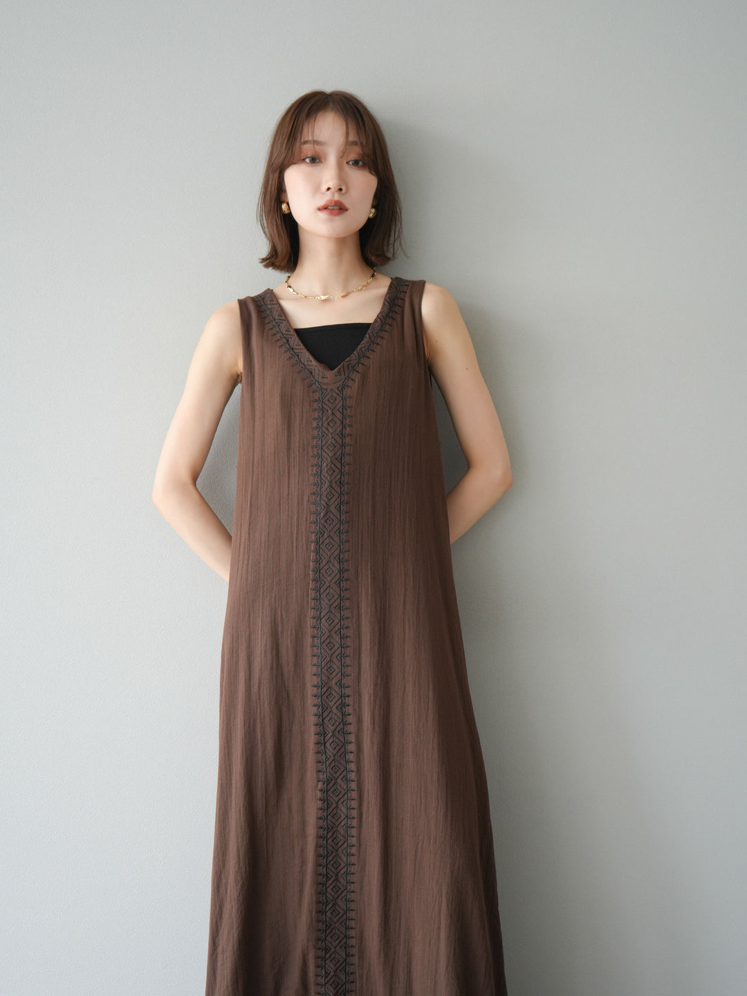 [予約]刺繍Vネックワンピース/ブラウン