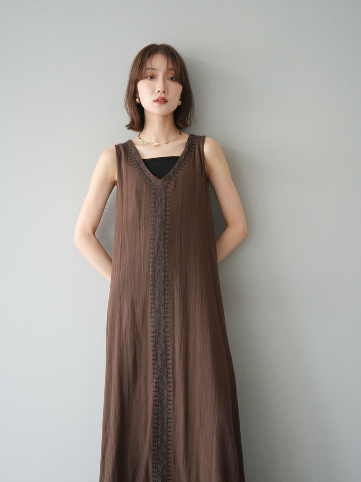 [予約]刺繍Vネックワンピース/ブラウン