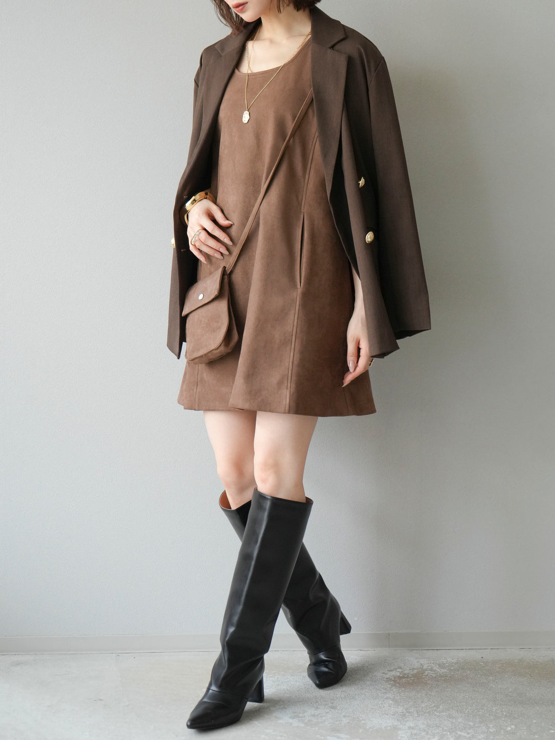 [SET]ゴールドボタンツイルダブルテーラードジャケット+ショルダーポーチ付スウェードミニワンピース(2set)