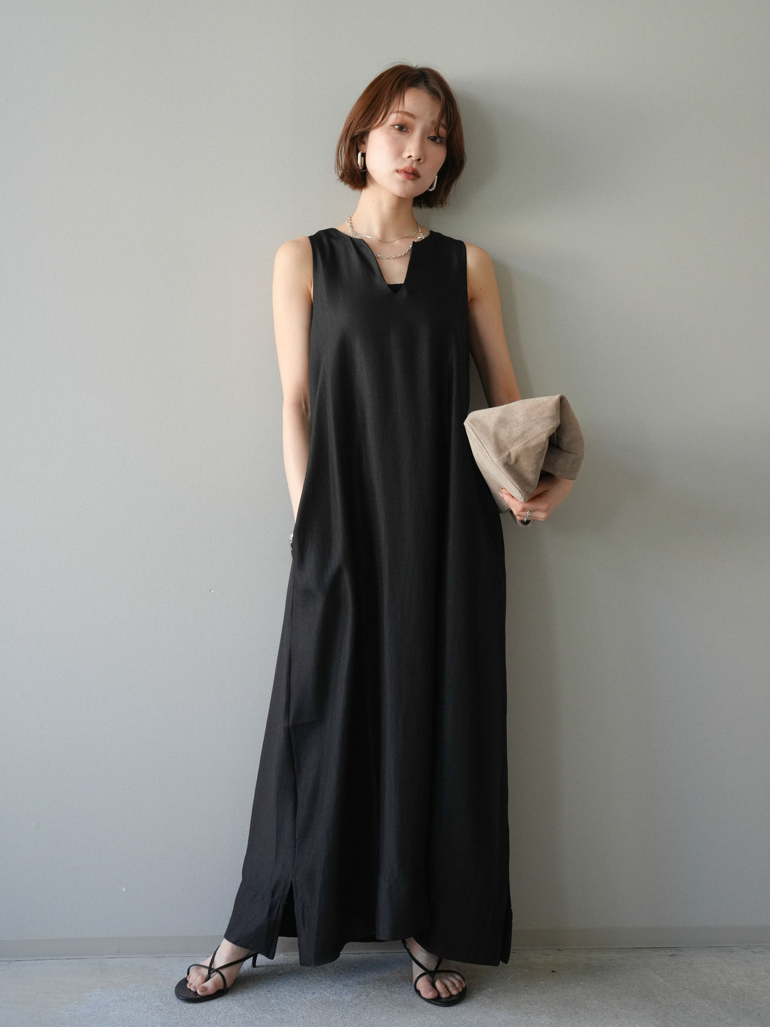 [予約]スキッパーフレアノースリーブワンピース/black