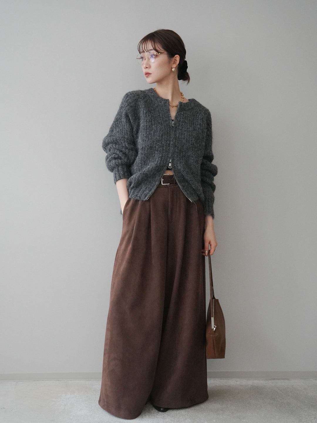 [予約]モチーフベルト付スエードタックワイドパンツ/brown